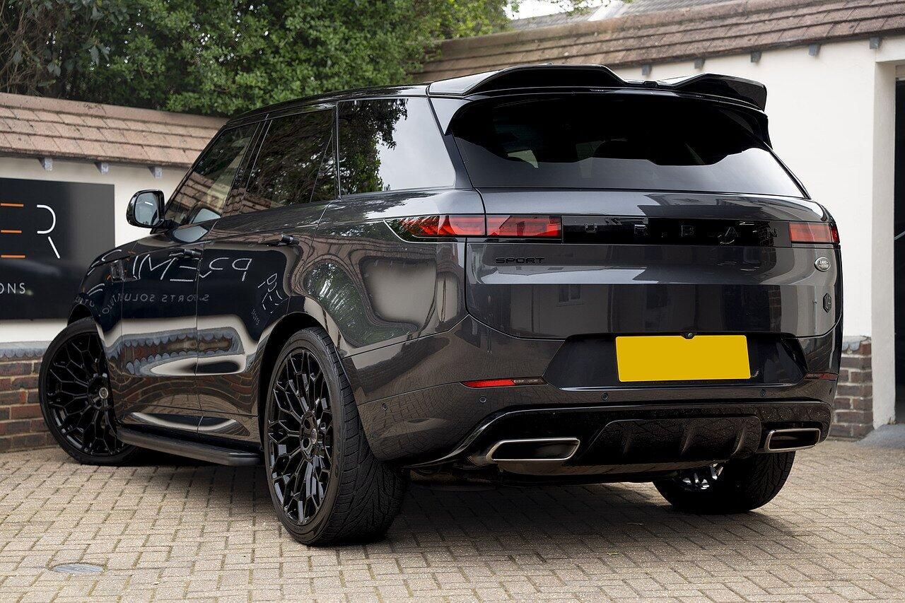 LAND ROVER RANGE ROVER SPORT ESTATE 3.0 P400 Autobiography 5dr Auto for sale UK - Slide 5