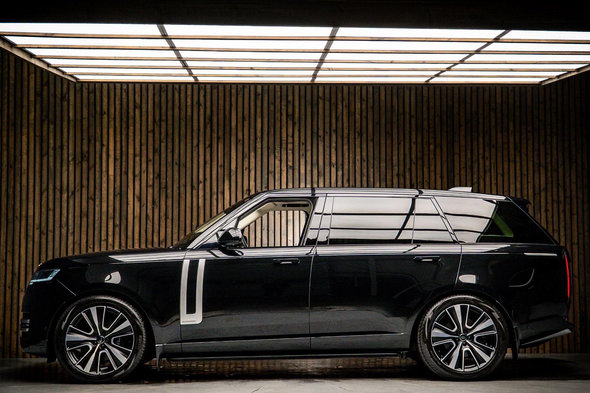 LAND ROVER RANGE ROVER ESTATE 3.0 P400 Autobiography LWB 4dr Auto for sale UK - Slide 7