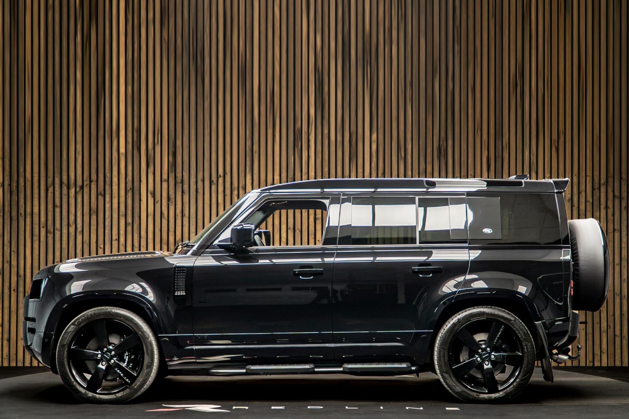 LAND ROVER DEFENDER ESTATE 5.0 P525 V8 110 5dr Auto for sale UK - Slide 7