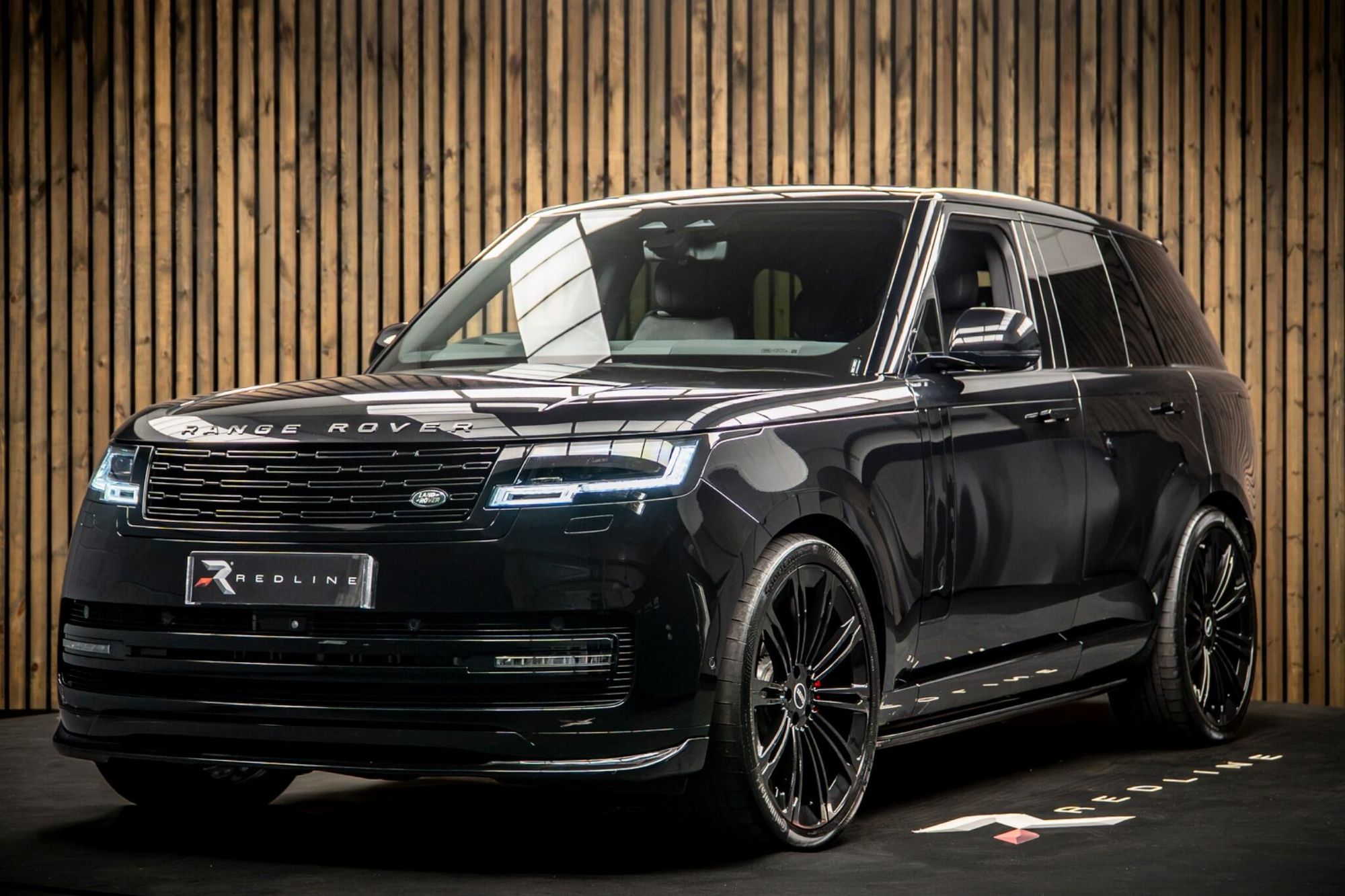 LAND ROVER RANGE ROVER DIESEL ESTATE 3.0 D300 HSE 4dr Auto for sale UK - Slide 8