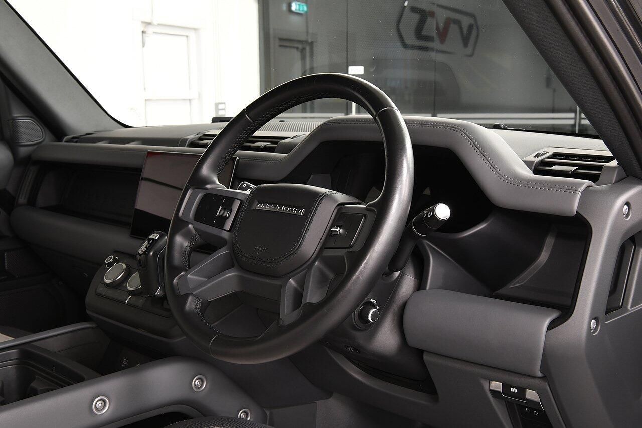 LAND ROVER DEFENDER DIESEL ESTATE 3.0 D300 X-Dynamic HSE 110 5dr Auto for sale UK - Slide 5