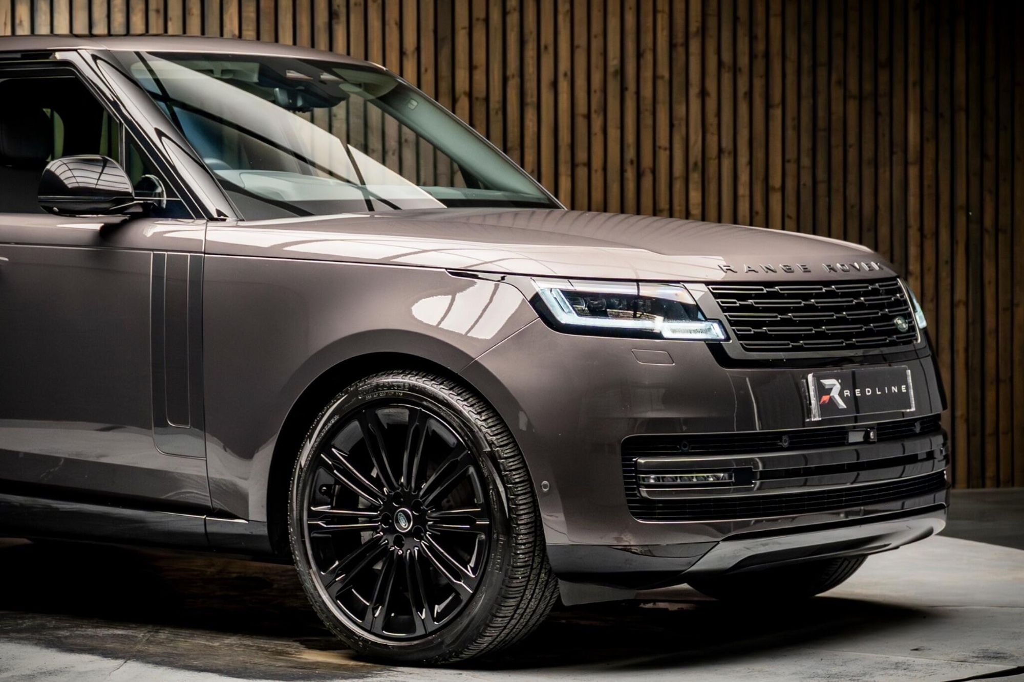 LAND ROVER RANGE ROVER DIESEL ESTATE 3.0 D300 HSE 4dr Auto for sale UK - Slide 10