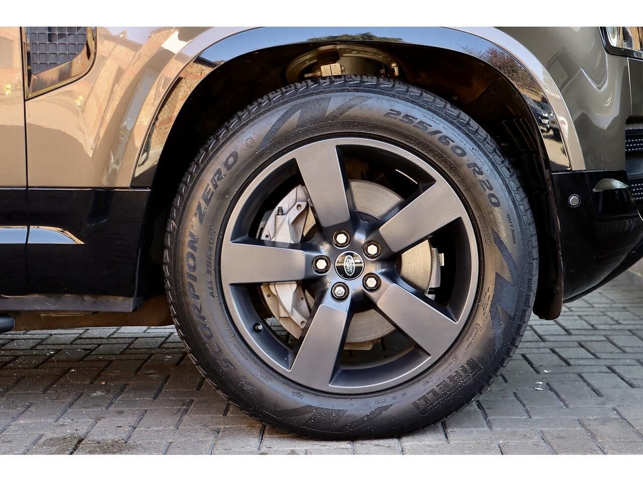 LAND ROVER DEFENDER DIESEL ESTATE 3.0 D300 X-Dynamic HSE 110 5dr Auto for sale UK - Slide 5