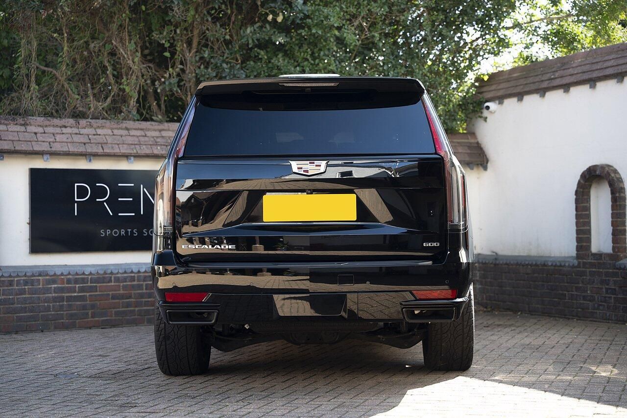 CADILLAC ESCALADE STATION WAGON 6.2 V8 Sport Platinum 5dr Auto for sale UK - Slide 4