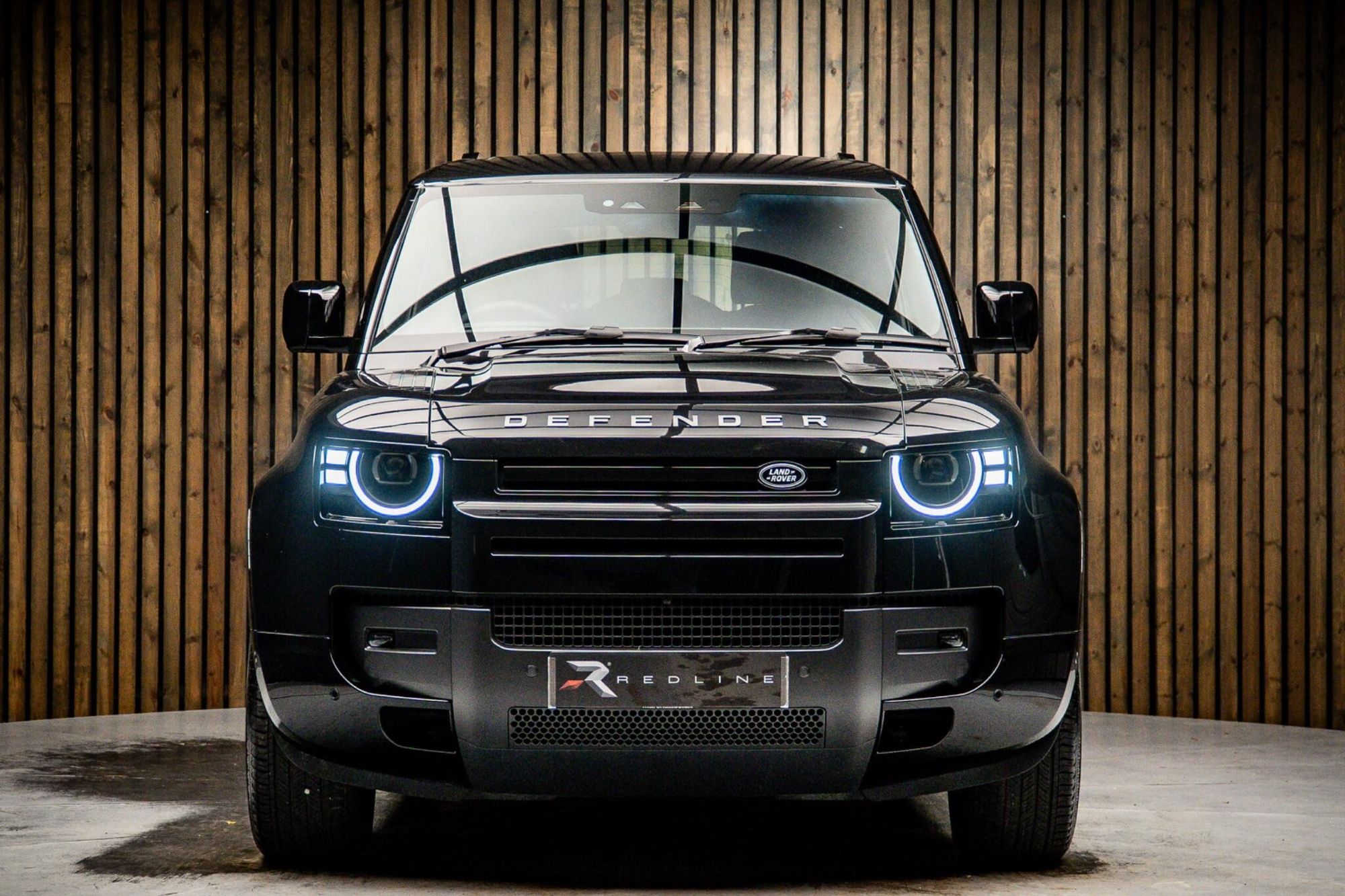 LAND ROVER DEFENDER DIESEL ESTATE 3.0 D250 X-Dynamic SE 90 3dr Auto for sale UK - Slide 5