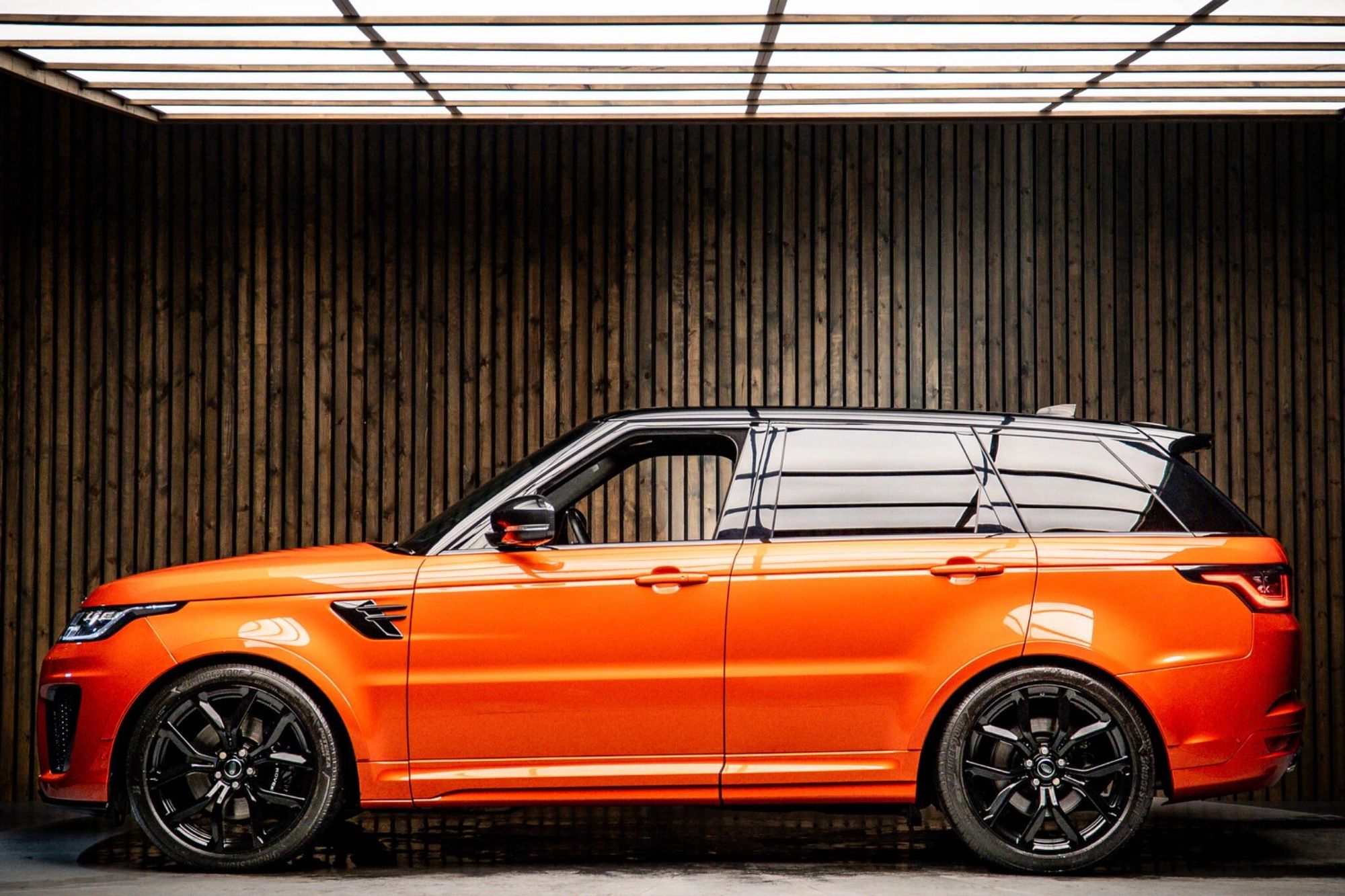 LAND ROVER RANGE ROVER SPORT ESTATE 5.0 P575 S/C SVR 5dr Auto for sale UK - Slide 7