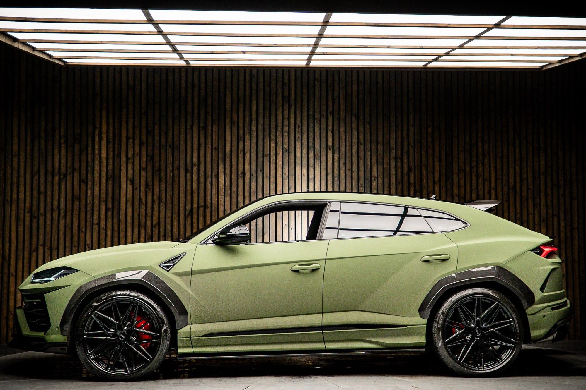 LAMBORGHINI URUS ESTATE 4.0T FSI V8 5dr Auto for sale UK - Slide 7