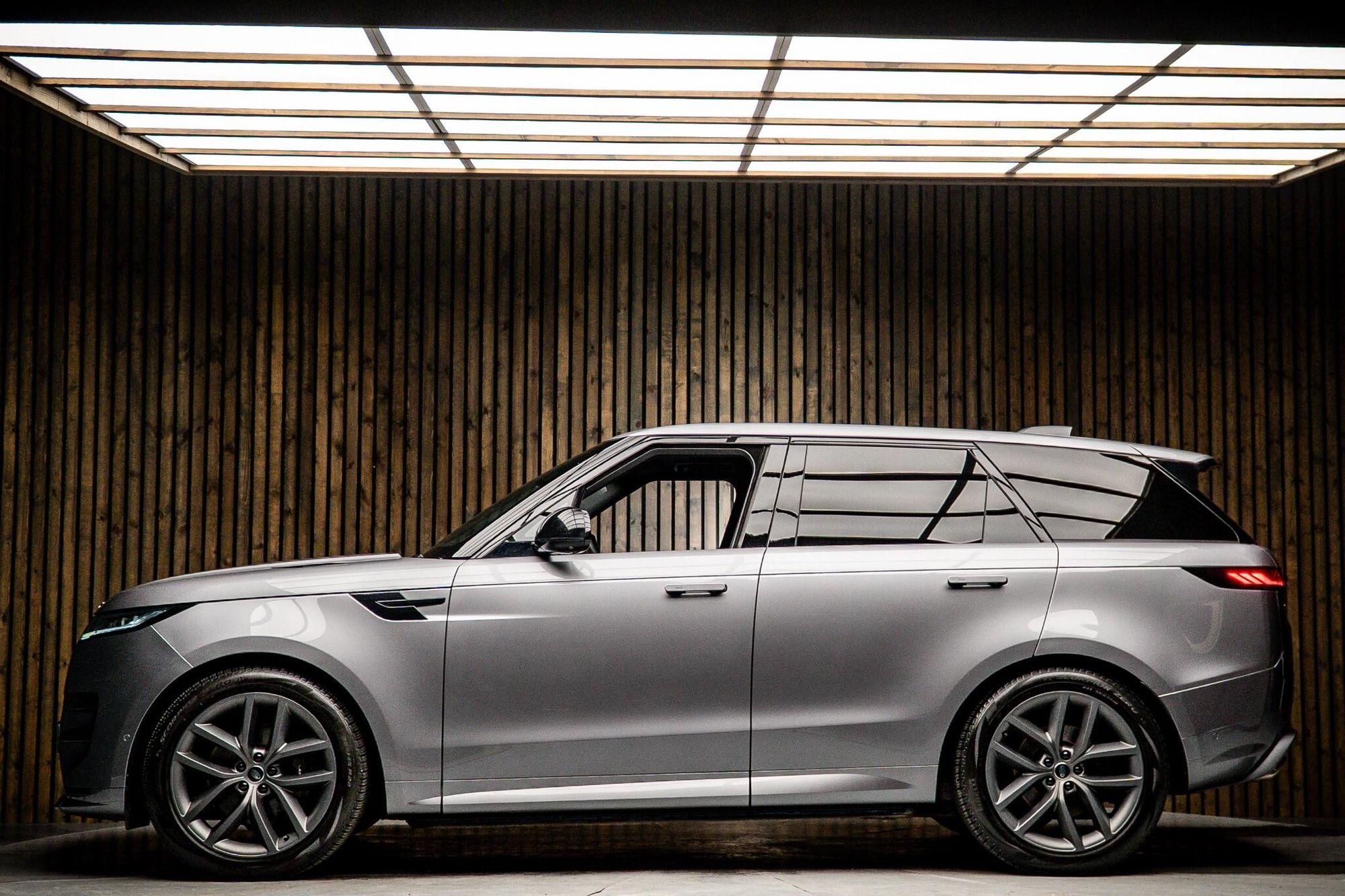 LAND ROVER RANGE ROVER SPORT ESTATE 3.0 P400 Dynamic SE 5dr Auto for sale UK - Slide 7