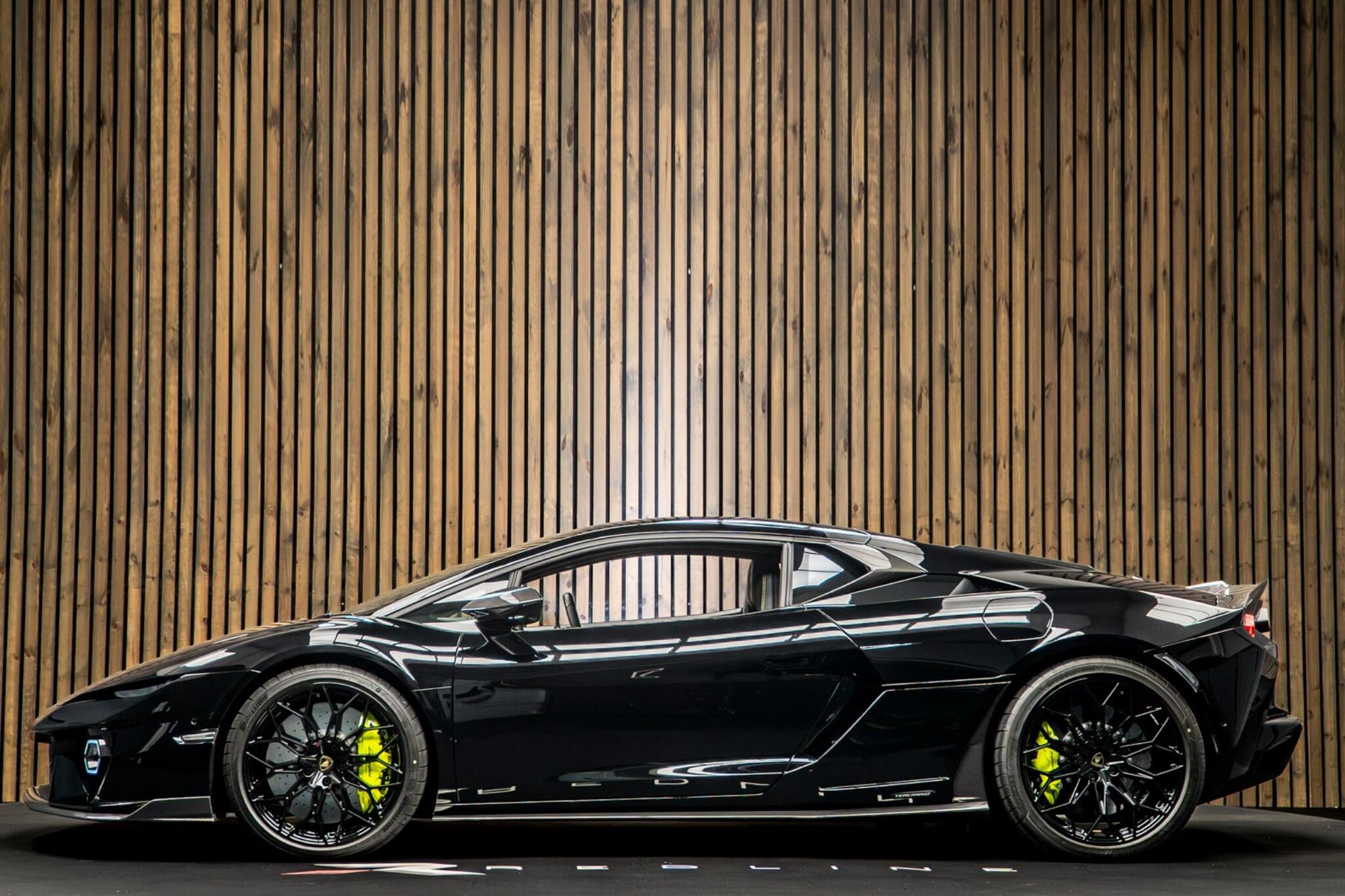 LAMBORGHINI TEMERARIO COUPE 4.0T V8 PHEV 2dr Auto for sale UK - Slide 7