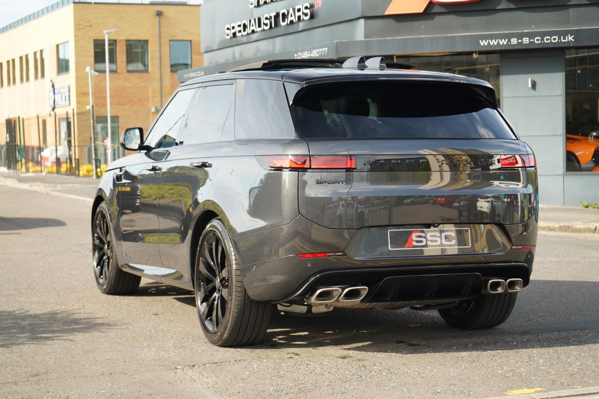LAND ROVER RANGE ROVER SPORT ESTATE 4.4 P530 V8 Autobiography 5dr Auto for sale UK - Slide 9