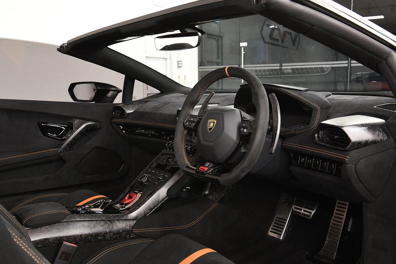 LAMBORGHINI HURACAN SPYDER LP 640-4 Performante 2dr LDF for sale UK - Slide 4