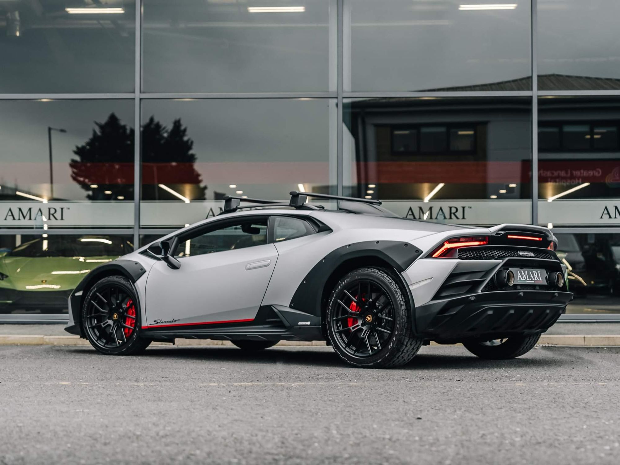 LAMBORGHINI HURACAN EVO COUPE 5.2 V10 610 Sterrato 2dr Auto AWD for sale UK - Slide 3