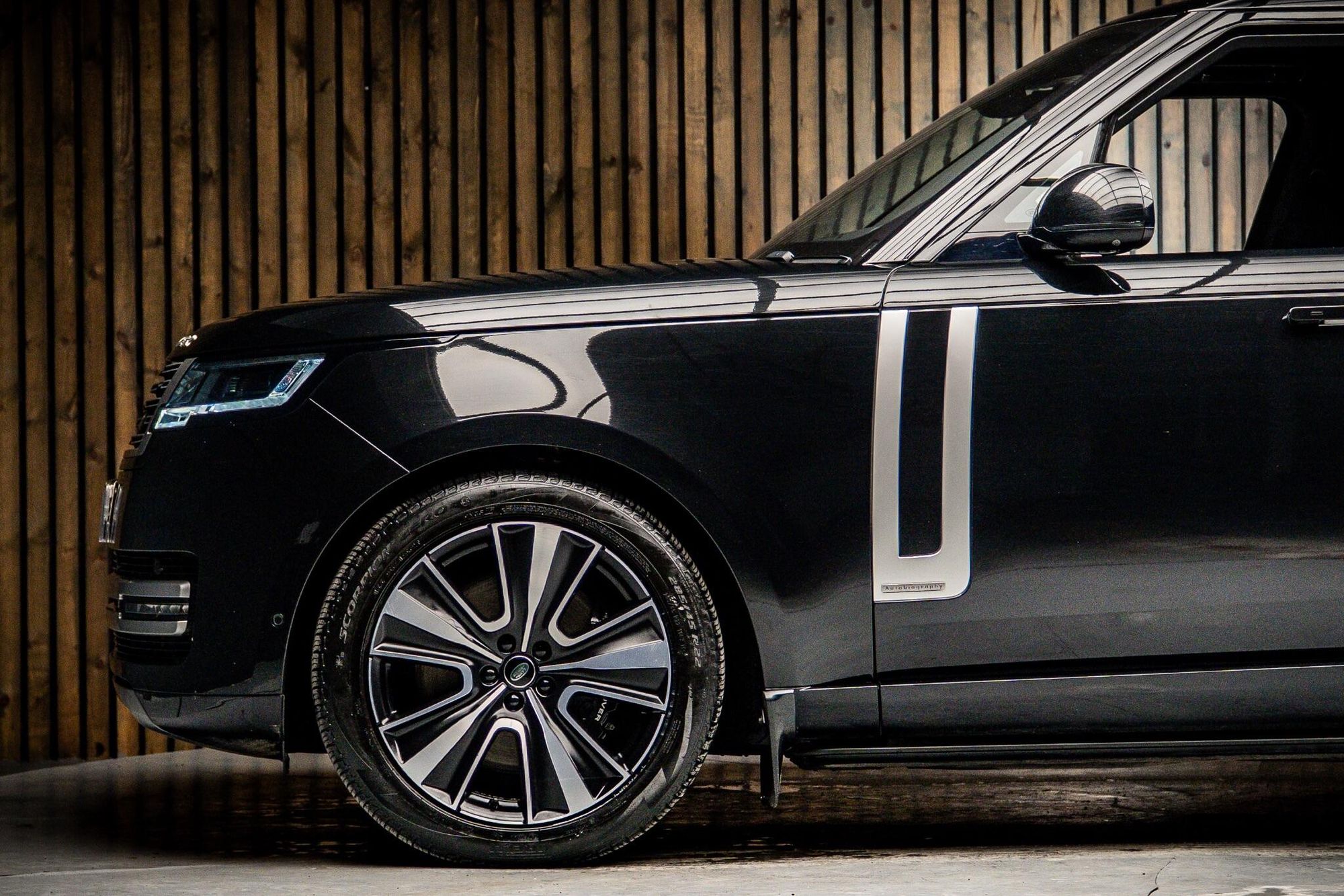 LAND ROVER RANGE ROVER ESTATE 3.0 P440e Autobiography 4dr Auto for sale UK - Slide 9