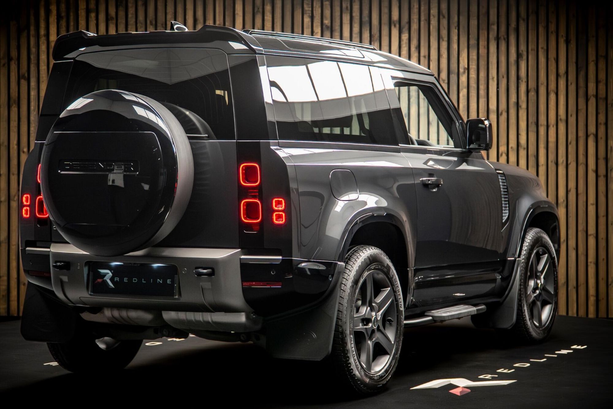 LAND ROVER DEFENDER DIESEL ESTATE 3.0 D350 X-Dynamic SE 90 3dr Auto for sale UK - Slide 4