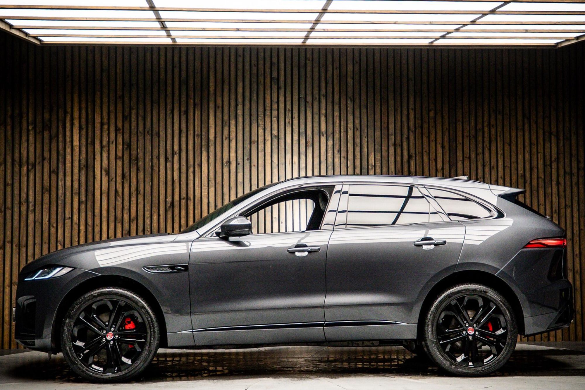 JAGUAR F-PACE DIESEL ESTATE 3.0 D300 Sport 5dr Auto AWD for sale UK - Slide 7