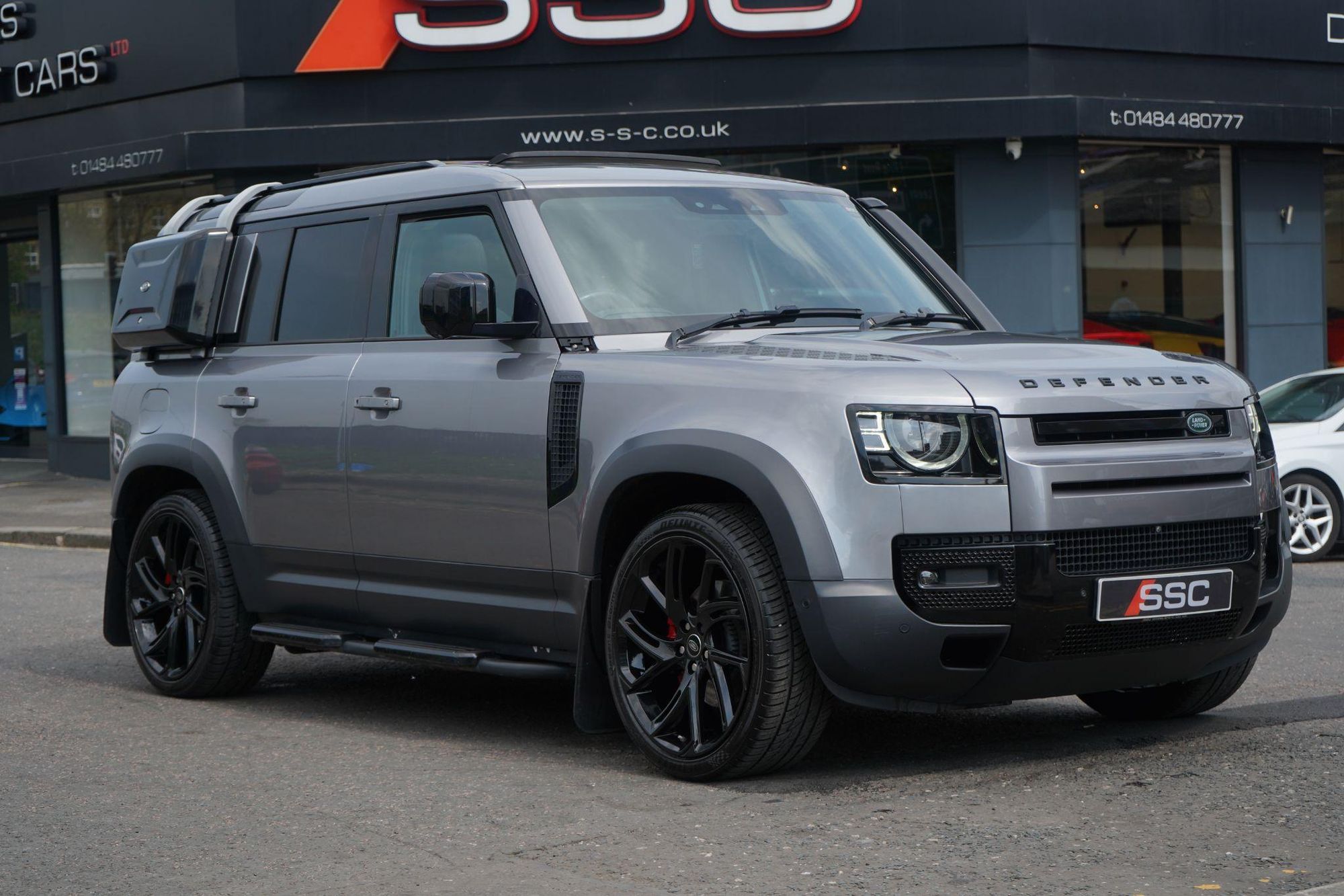 LAND ROVER DEFENDER DIESEL ESTATE 2.0 D240 SE 110 5dr Auto for sale UK - Slide 6