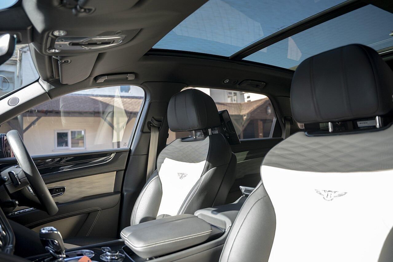 BENTLEY BENTAYGA ESTATE 4.0 V8 Azure 5dr Auto EWB for sale UK - Slide 9