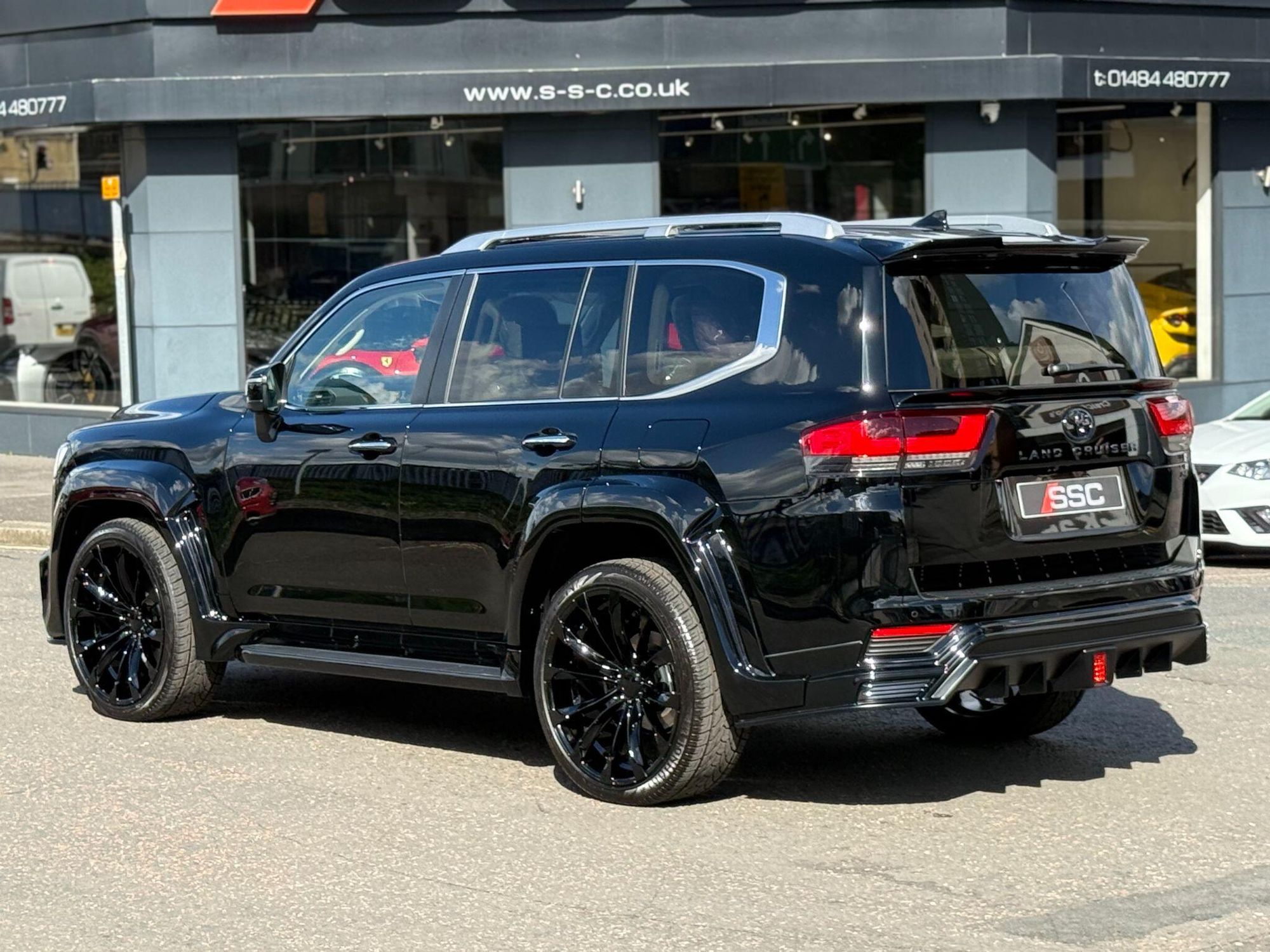 TOYOTA LAND CRUISER SW 4.0 V6 VVTi Invincible 5dr Auto for sale UK - Slide 10