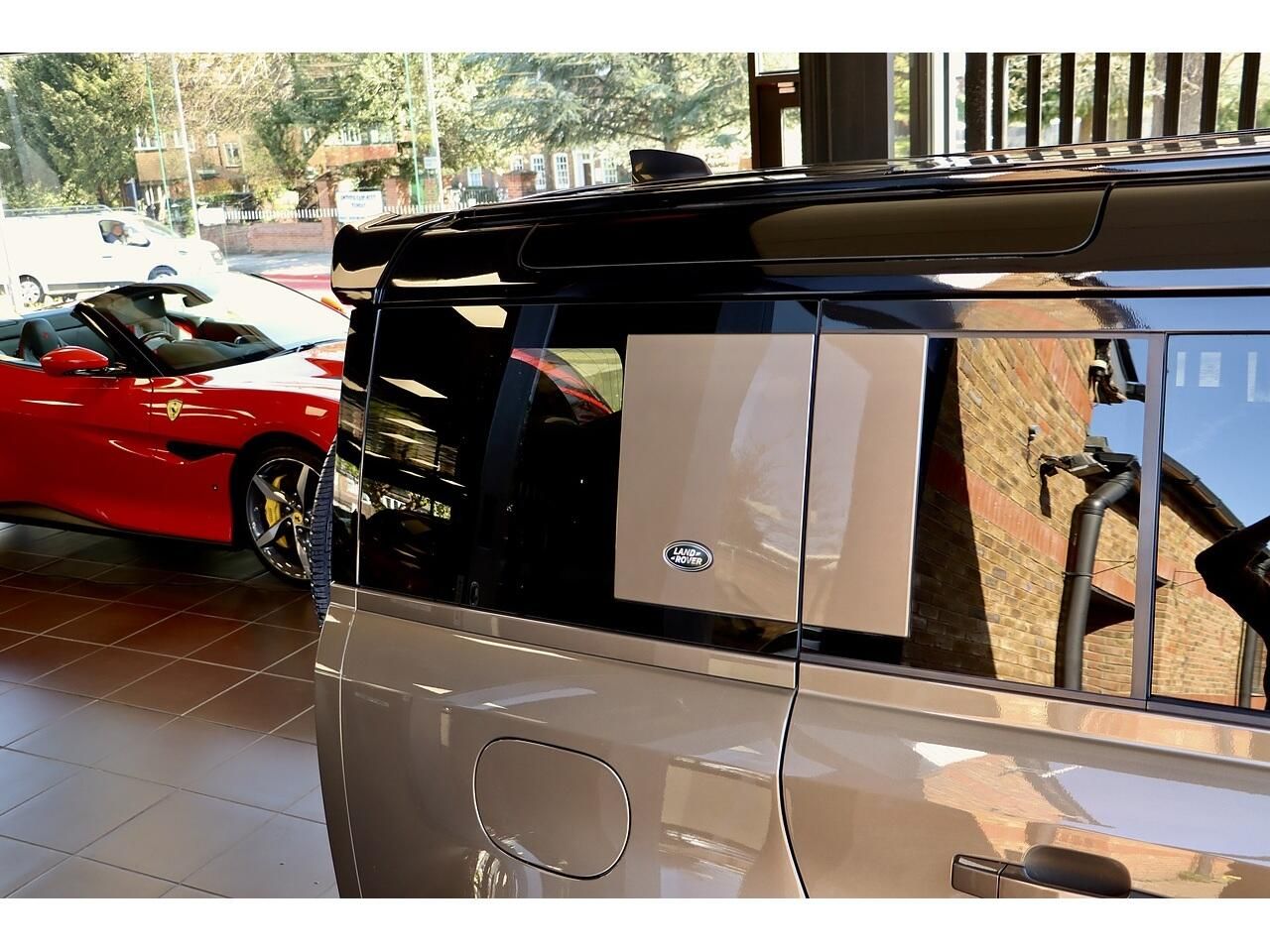 LAND ROVER DEFENDER DIESEL ESTATE 3.0 D300 X-Dynamic HSE 110 5dr Auto for sale UK - Slide 7