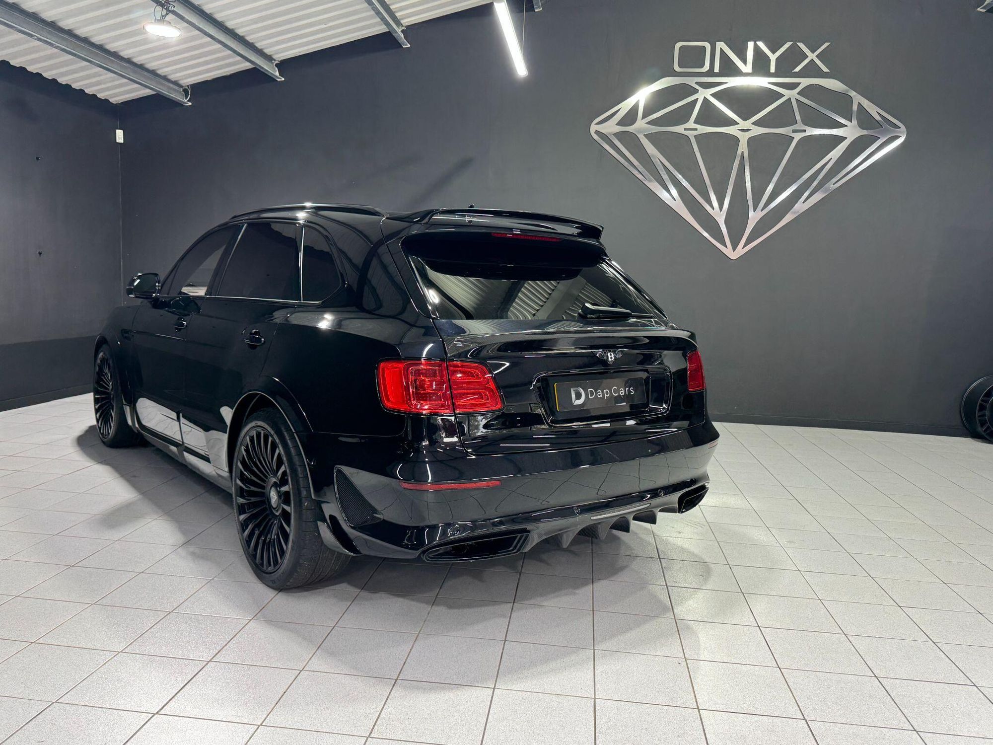 BENTLEY BENTAYGA ESTATE 6.0 W12 5dr Auto for sale UK - Slide 5