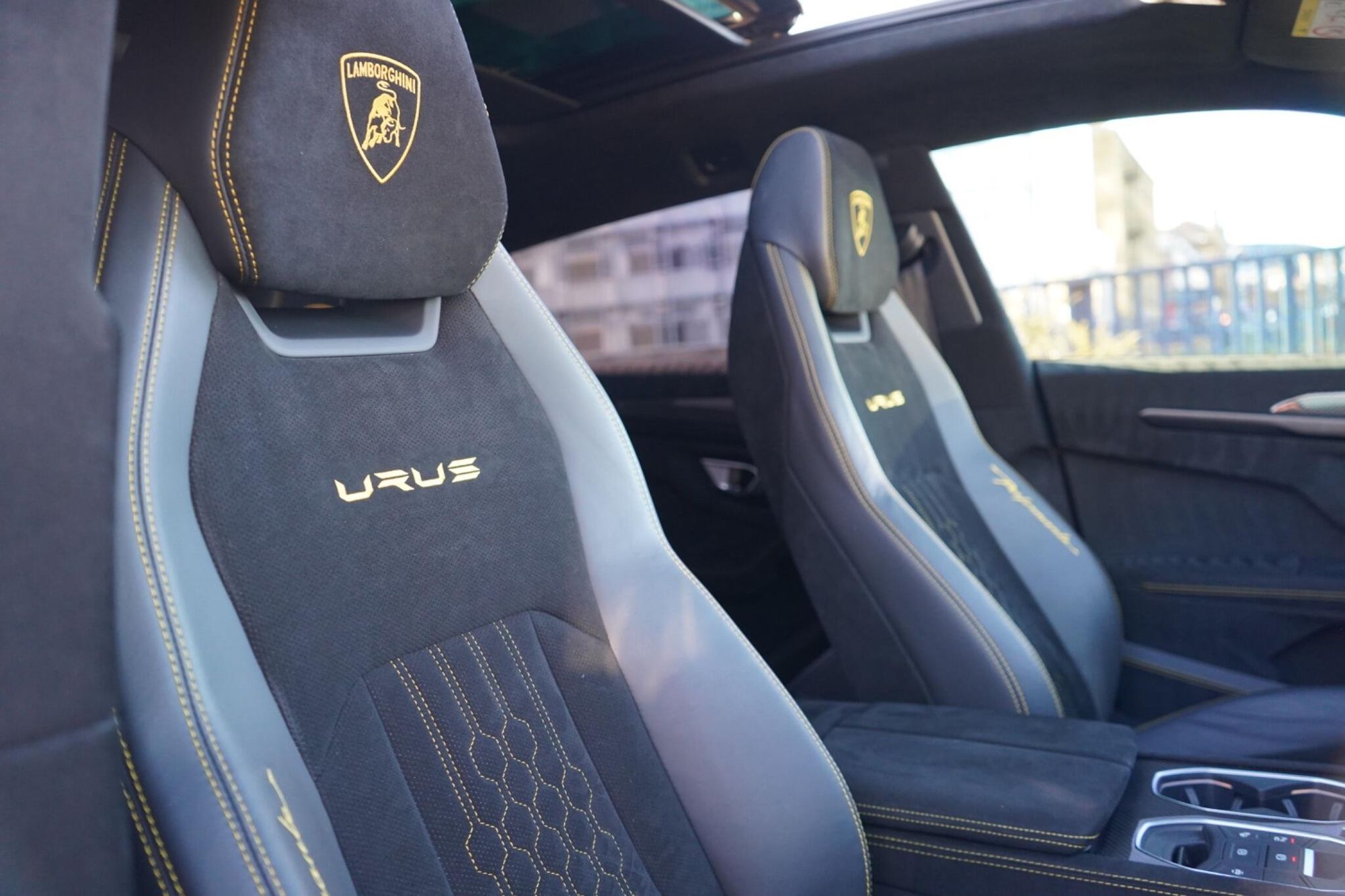 LAMBORGHINI URUS ESTATE 4.0T FSI V8 Performante 5dr Auto for sale UK - Slide 3