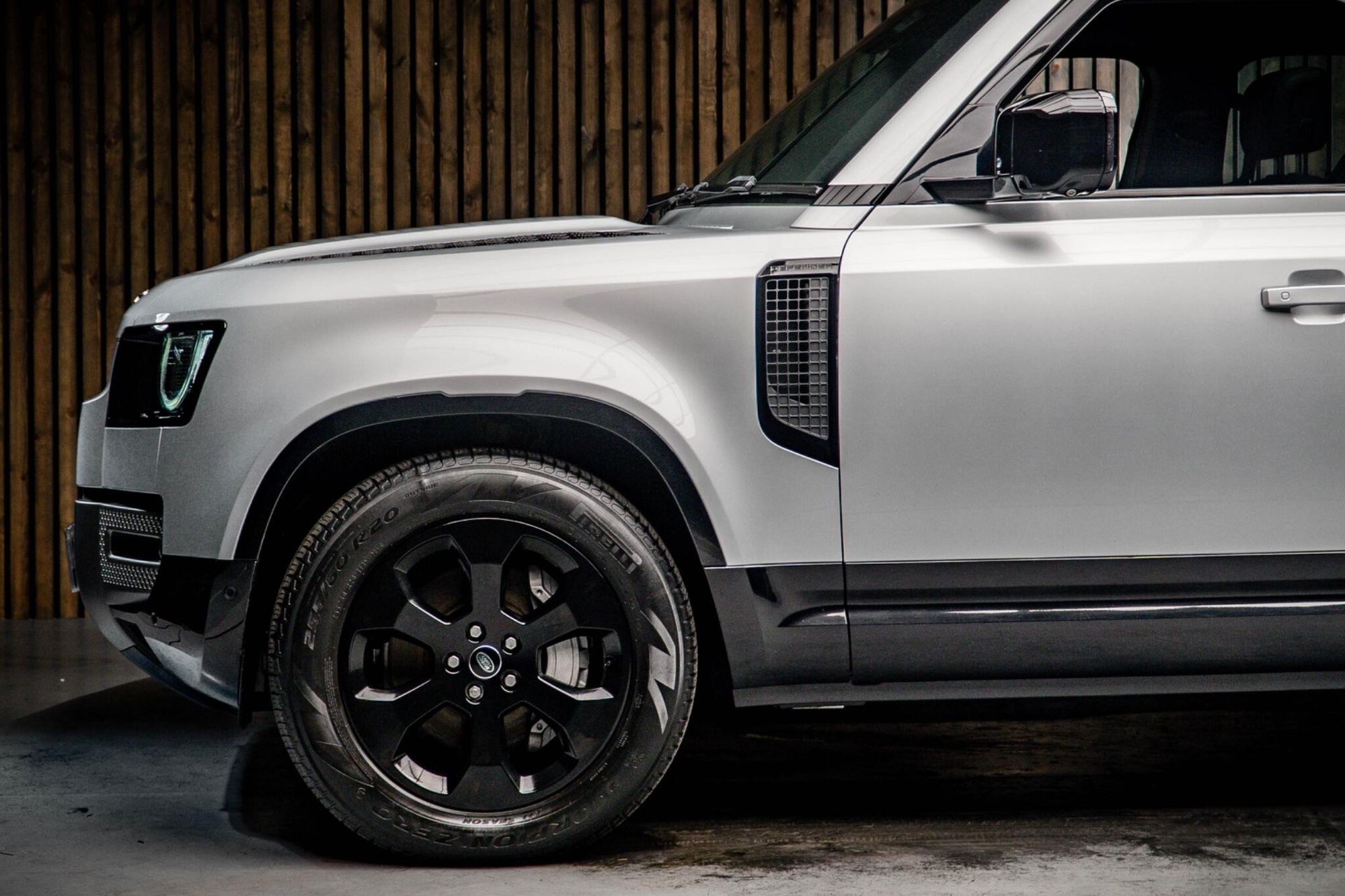 LAND ROVER DEFENDER DIESEL ESTATE 3.0 D250 X-Dynamic HSE 110 5dr Auto for sale UK - Slide 9