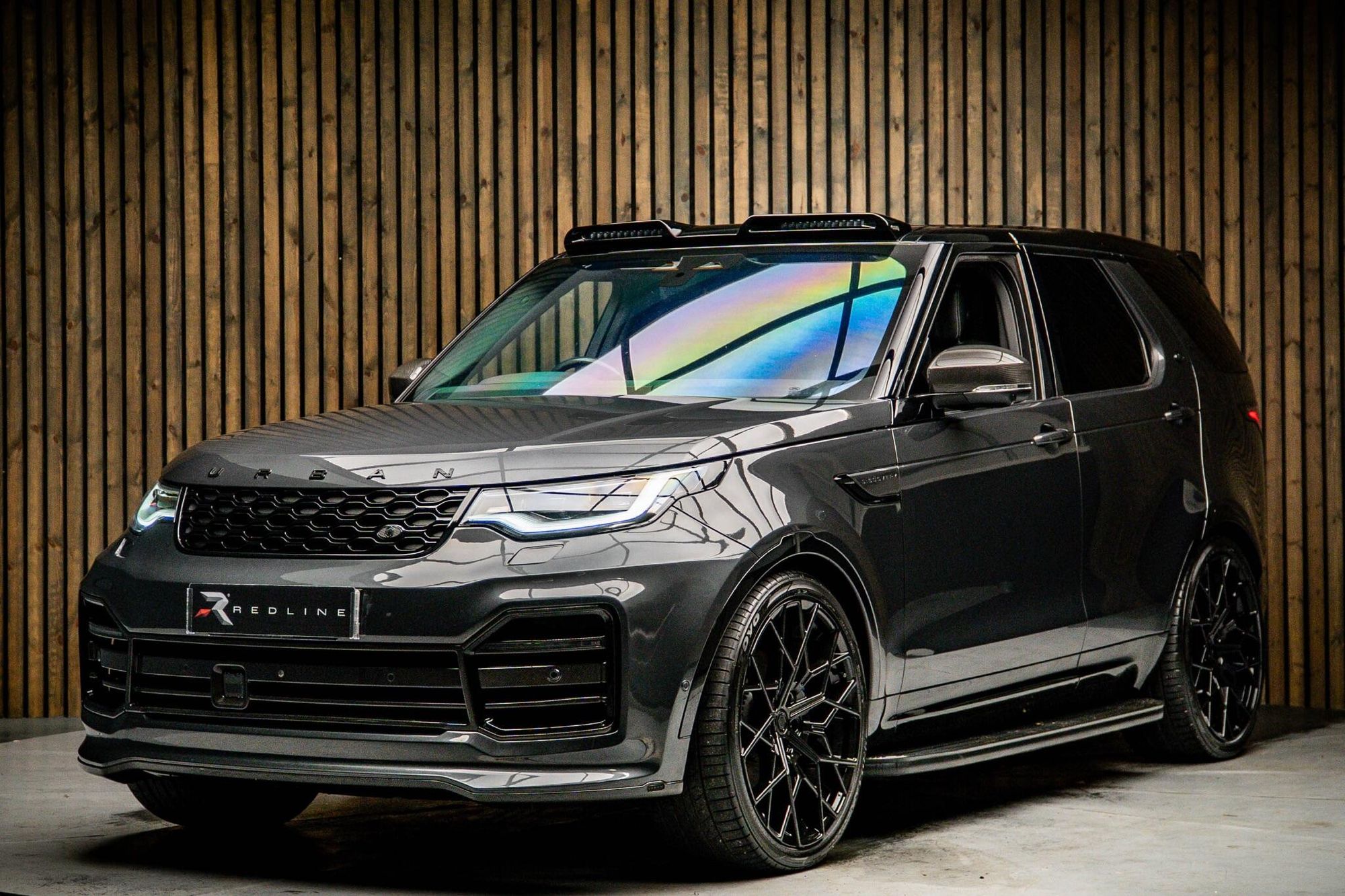 LAND ROVER DISCOVERY DIESEL SW 3.0 D300 Dynamic HSE 5dr Auto for sale UK - Slide 8