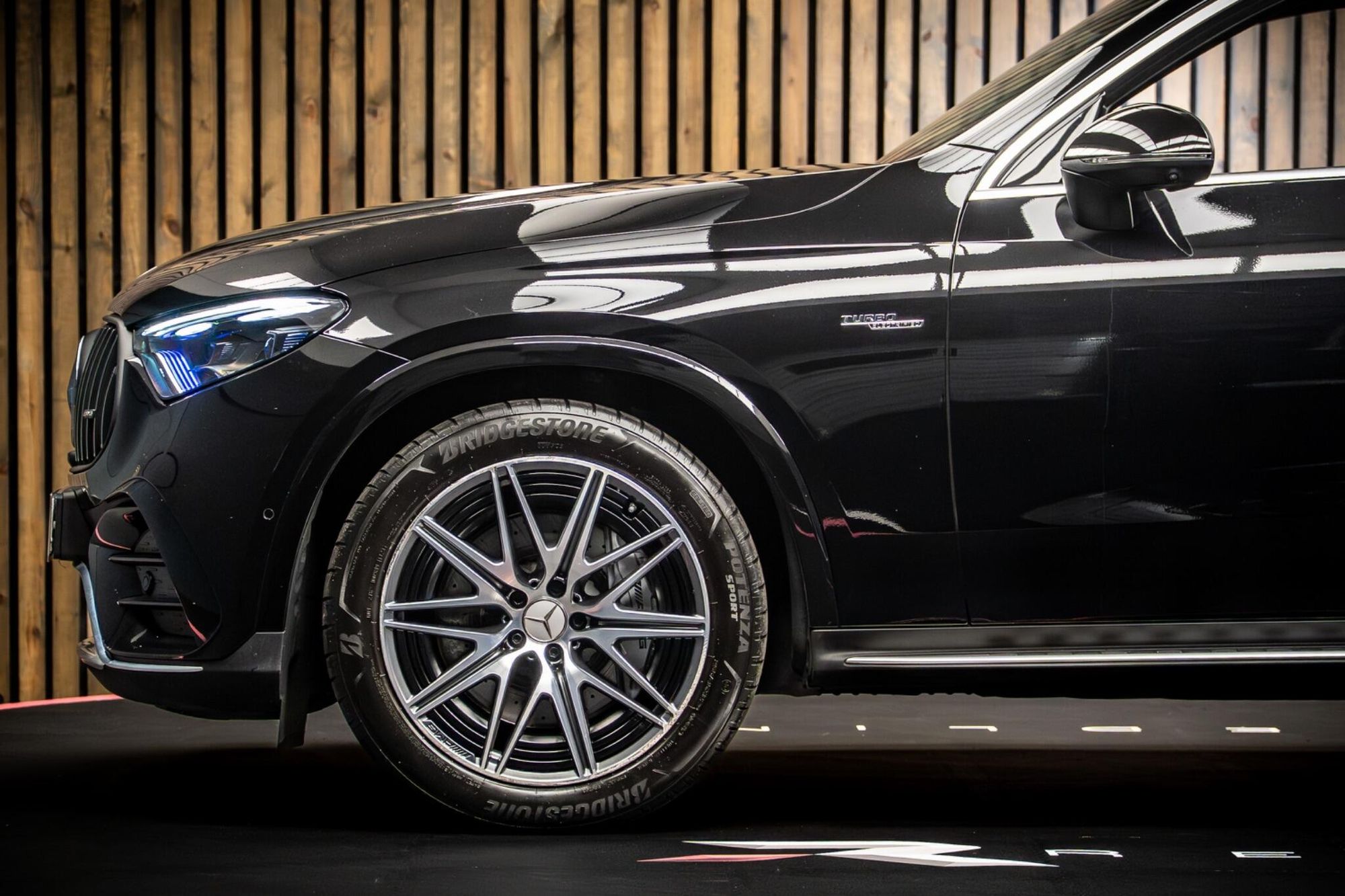 MERCEDES-BENZ GLC ESTATE GLC 300 4Matic AMG Line Premium Plus 5dr 9G-Tronic for sale UK - Slide 9