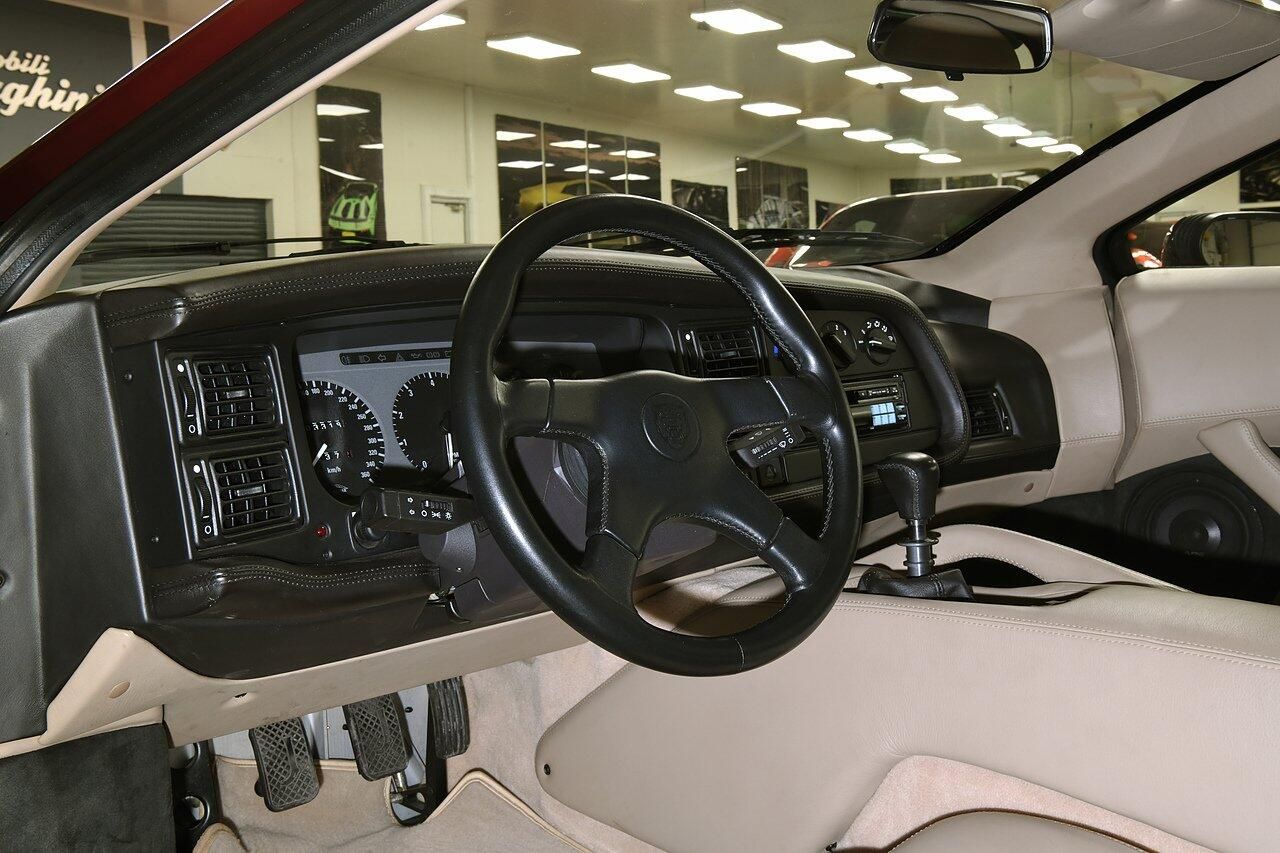 JAGUAR XJ220 COUPE 3.5 2dr for sale UK - Slide 5