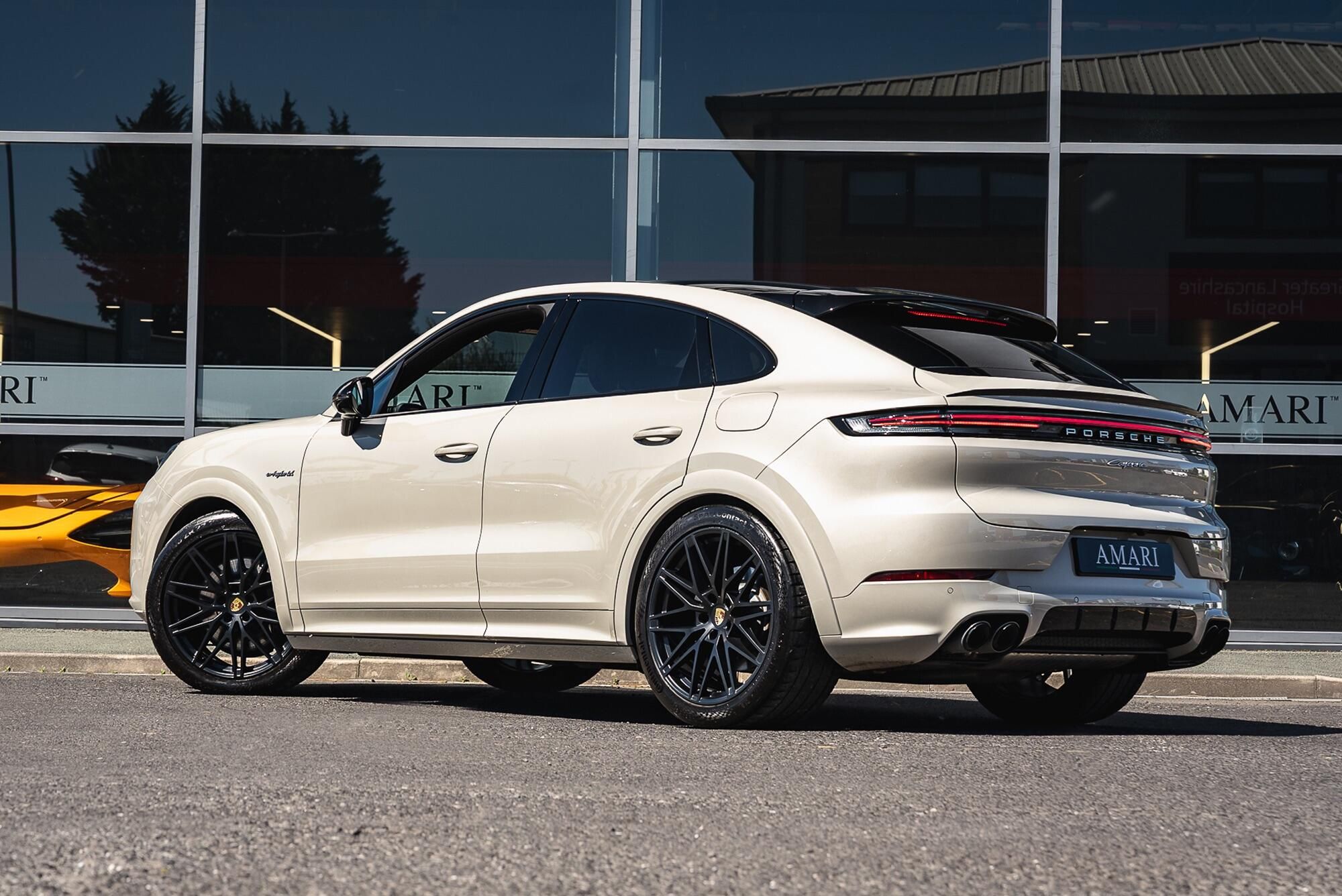 Porsche Cayenne 3.0 V6 Black Edition E-Hybrid Tiptronic S 25.9kWh 5 Door Auto for sale UK - Slide 6