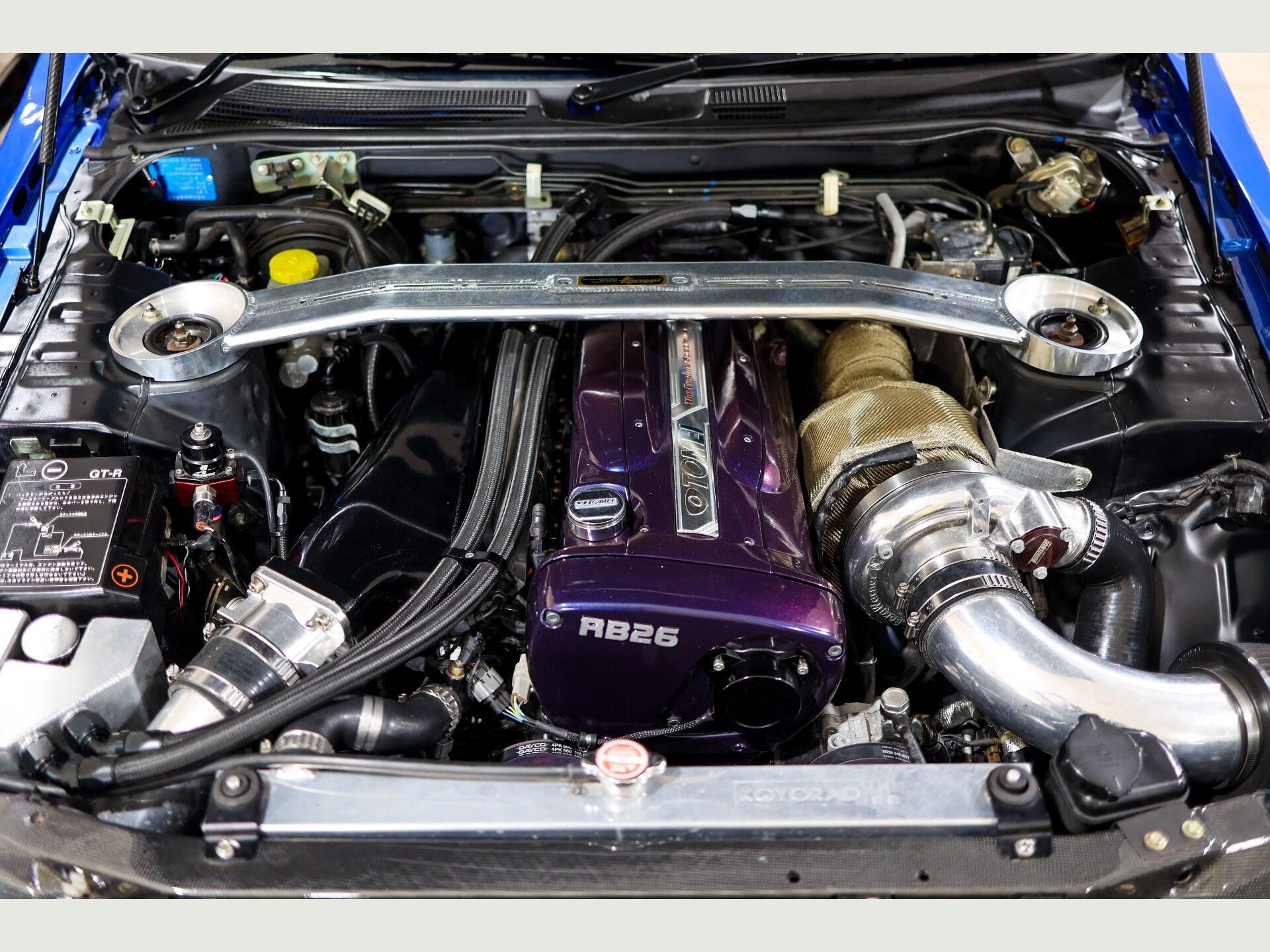 NISSAN SKYLINE GT-R V SPEC 2.6 Twin Turbo 2dr for sale UK - Slide 4