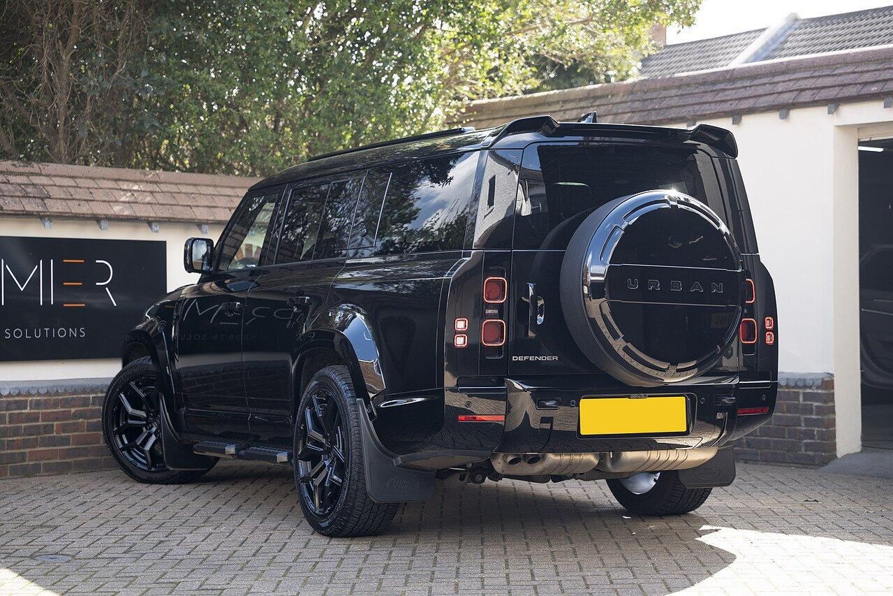 LAND ROVER DEFENDER DIESEL ESTATE 3.0 D350 X-Dynamic HSE 130 5dr Auto for sale UK - Slide 4