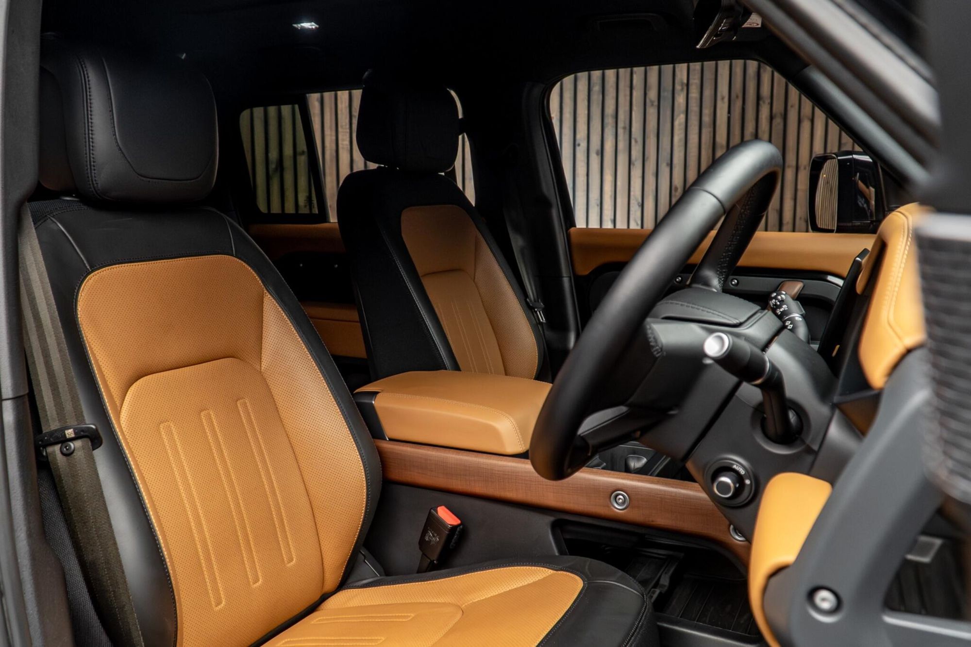 LAND ROVER DEFENDER ESTATE 3.0 P400 X 110 5dr Auto for sale UK - Slide 2