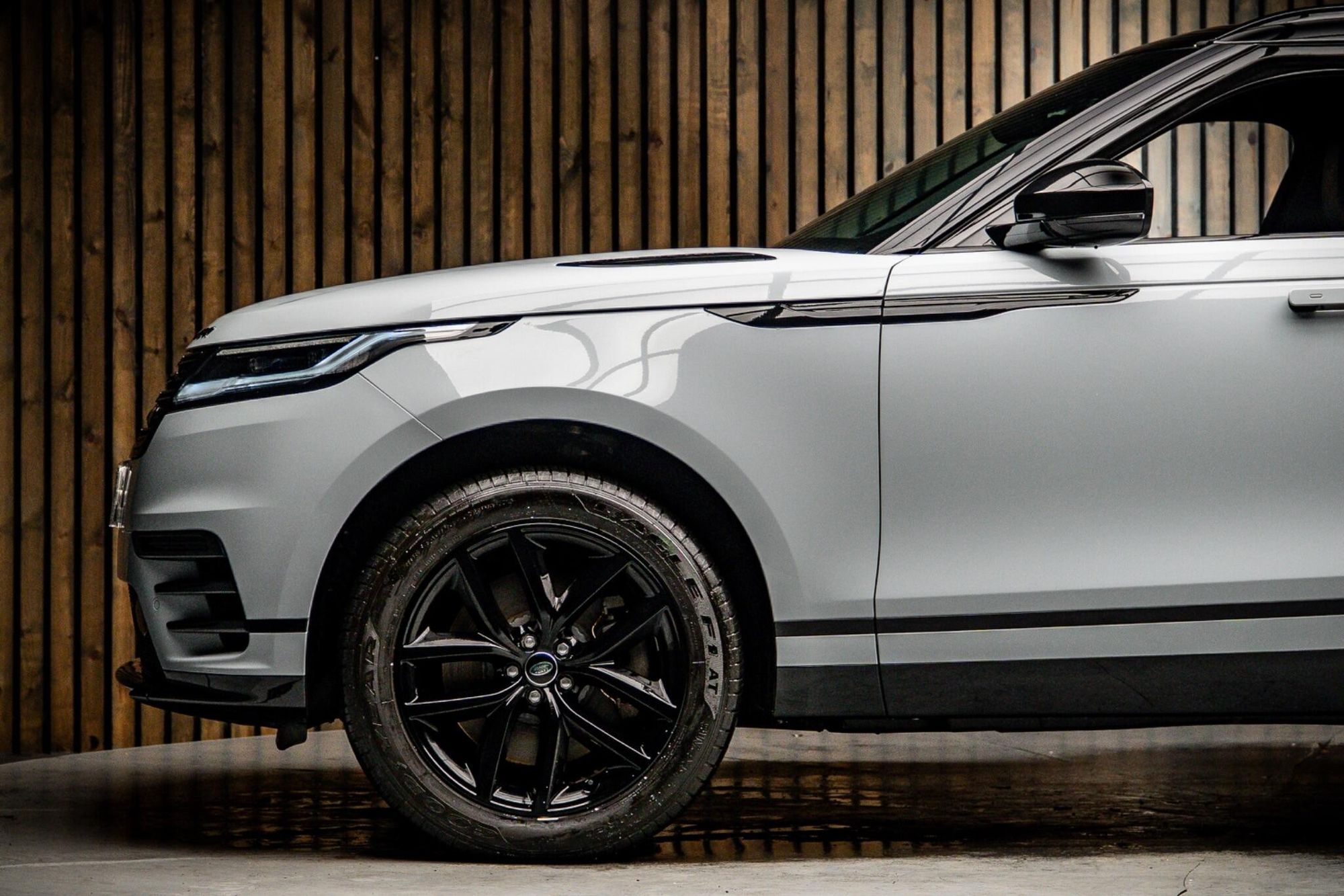 LAND ROVER RANGE ROVER VELAR ESTATE 2.0 P400e Dynamic SE 5dr Auto for sale UK - Slide 9