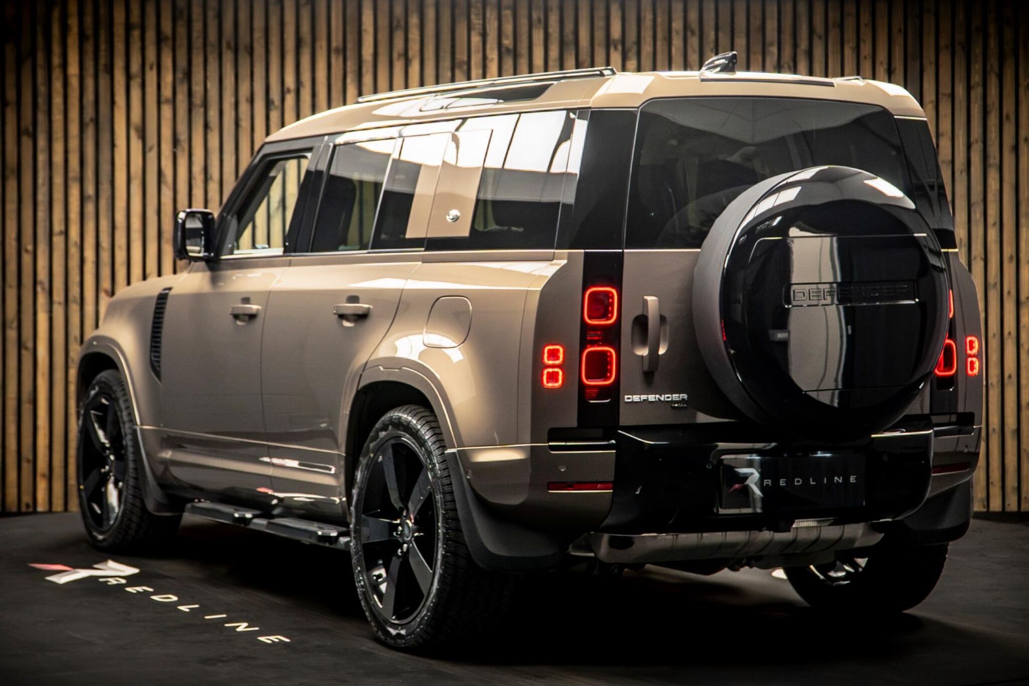 LAND ROVER DEFENDER ESTATE SPECIAL EDITIONS 2.0 P400e XS Edition 110 5dr Auto for sale UK - Slide 3