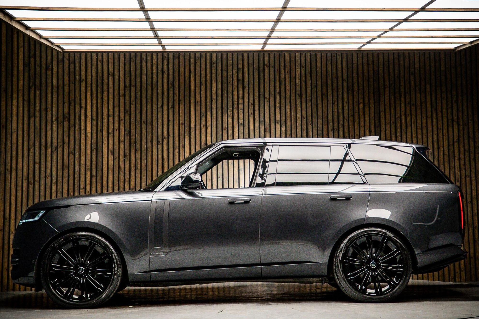 LAND ROVER RANGE ROVER DIESEL ESTATE 3.0 D350 Autobiography 4dr Auto for sale UK - Slide 7