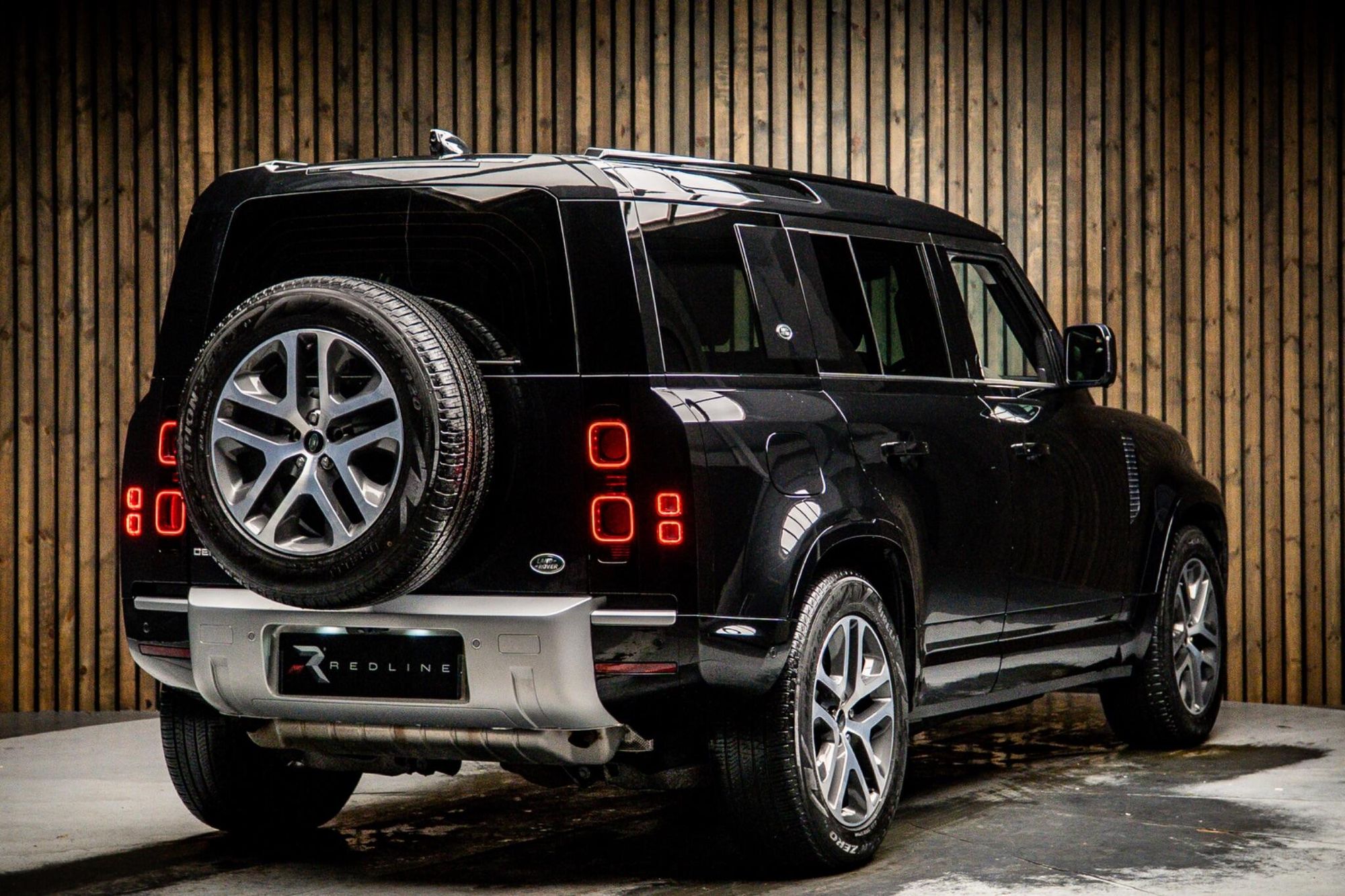 LAND ROVER DEFENDER ESTATE SPECIAL EDITIONS 2.0 P400e XS Edition 110 5dr Auto for sale UK - Slide 4