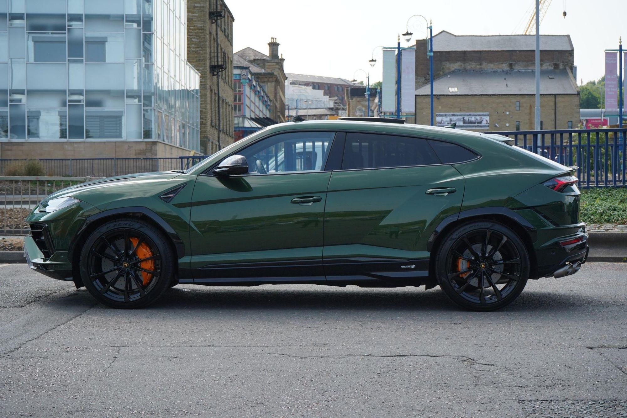 LAMBORGHINI URUS ESTATE 4.0T FSI V8 S 5dr Auto for sale UK - Slide 8