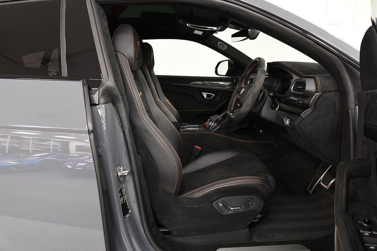 LAMBORGHINI URUS ESTATE 4.0T FSI V8 Performante 5dr Auto for sale UK - Slide 6
