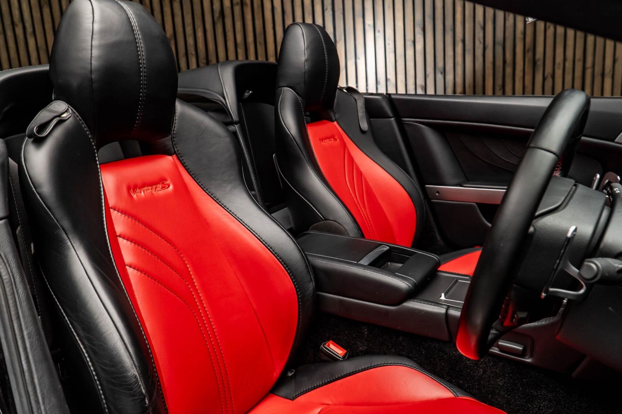 ASTON MARTIN VANTAGE V8 ROADSTER S 2dr Sportshift for sale UK - Slide 2