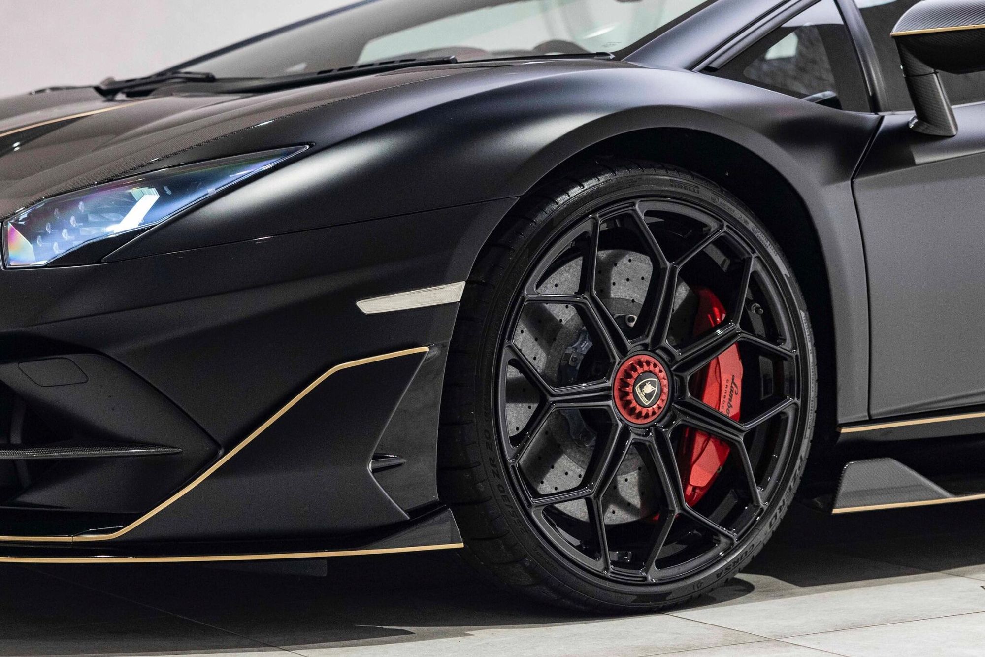 LAMBORGHINI AVENTADOR COUPE SPECIAL EDITION LP 770-4 SVJ 2dr ISR for sale UK - Slide 5