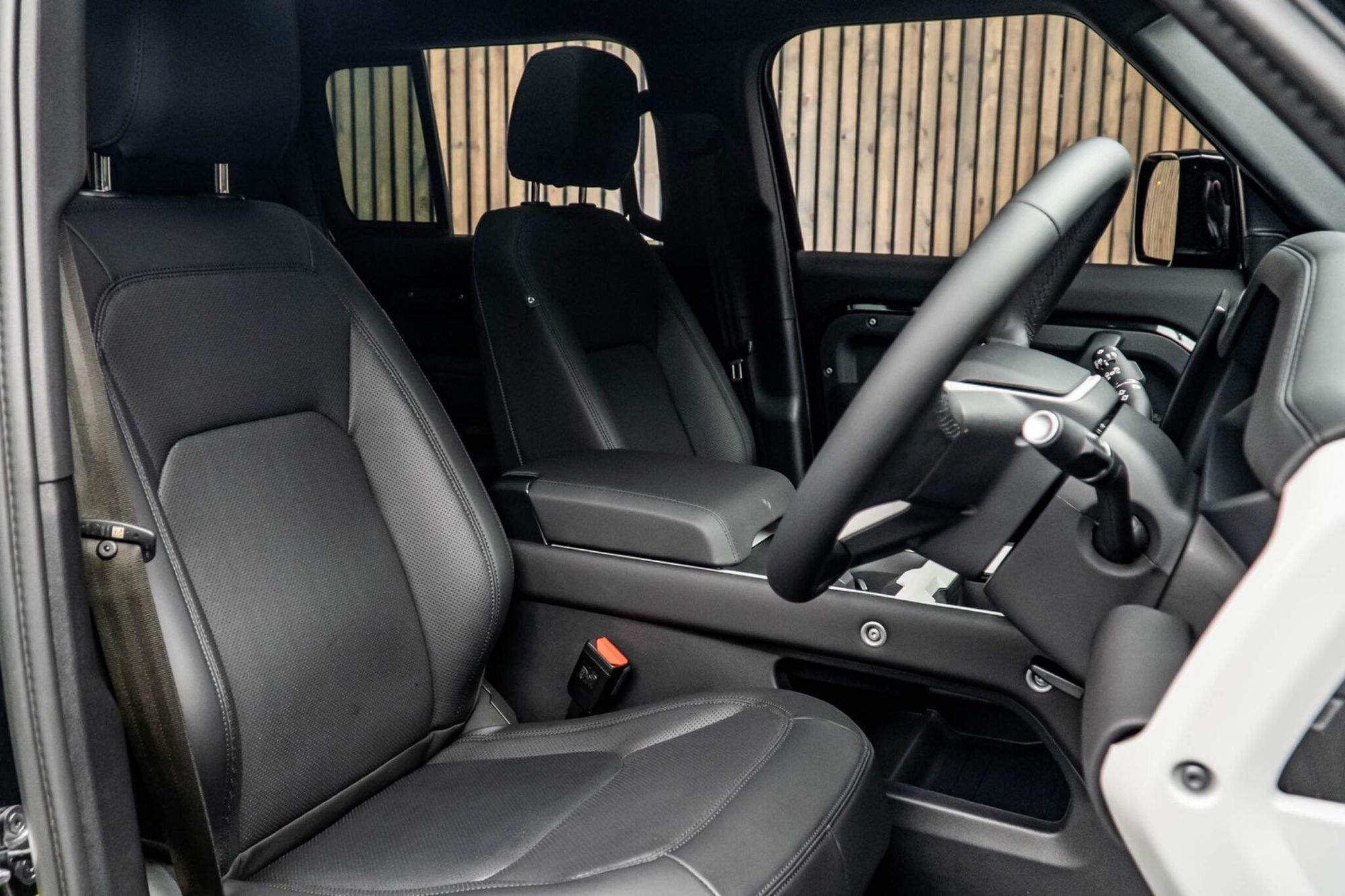 LAND ROVER DEFENDER DIESEL ESTATE 3.0 D350 X-Dynamic SE 110 5dr Auto for sale UK - Slide 2