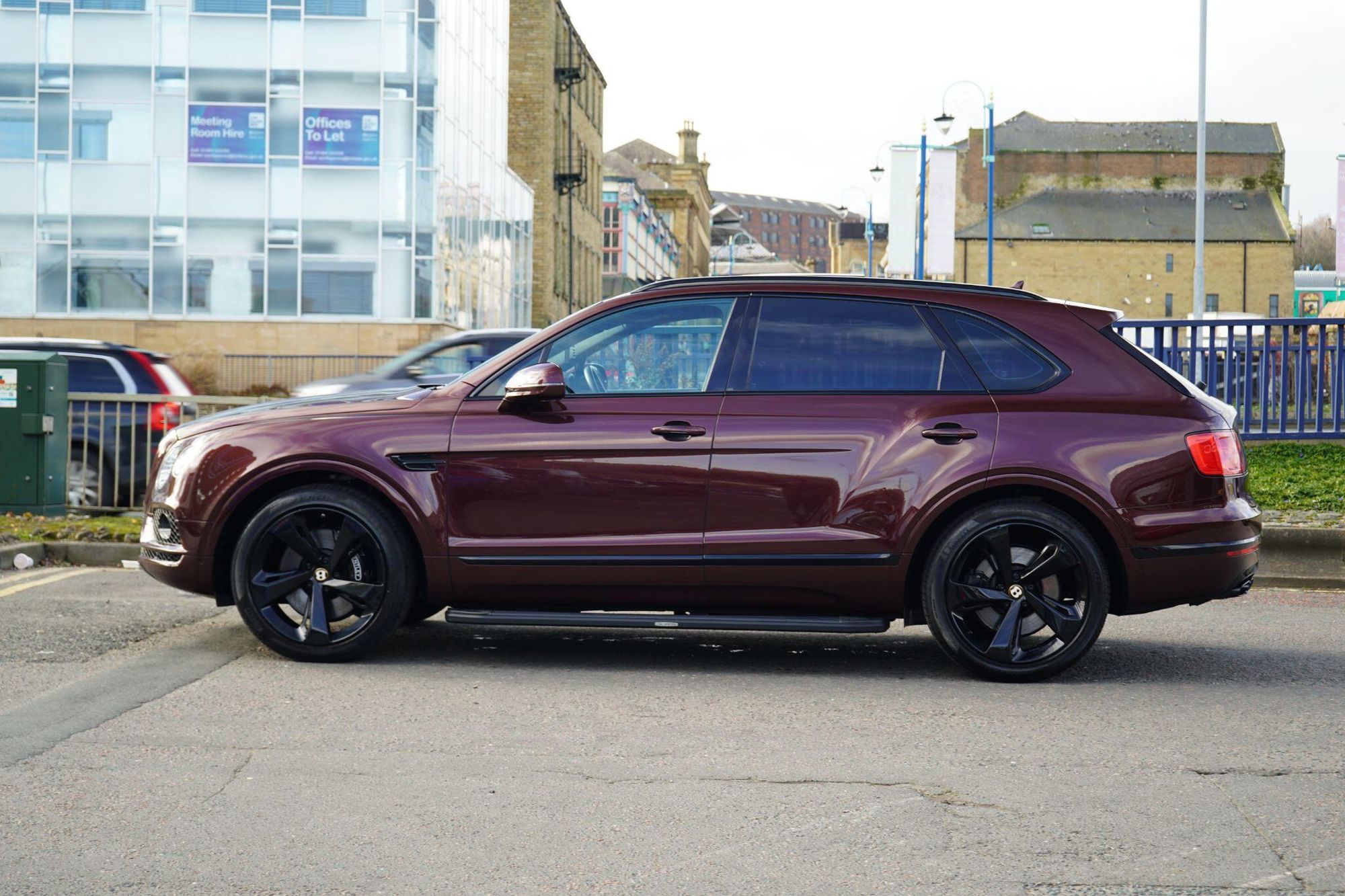 BENTLEY BENTAYGA ESTATE 4.0 V8 5dr Auto for sale UK - Slide 8