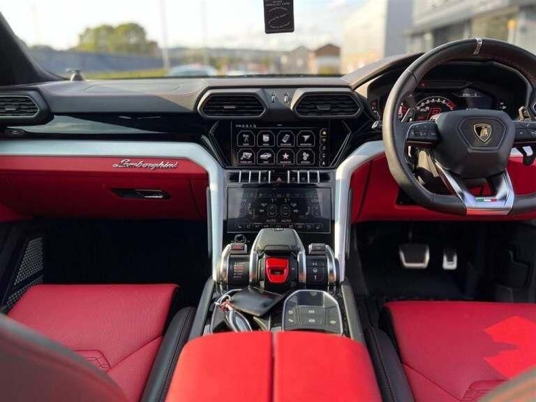 LAMBORGHINI URUS ESTATE 4.0T FSI V8 5dr Auto for sale UK - Slide 2