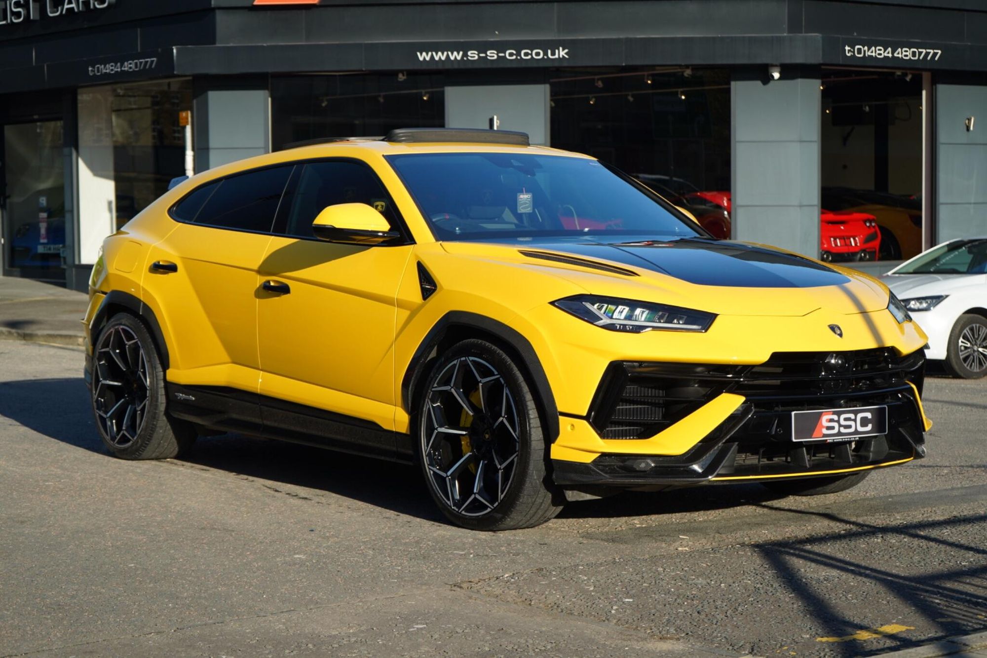 LAMBORGHINI URUS ESTATE 4.0T FSI V8 Performante 5dr Auto for sale UK - Slide 4