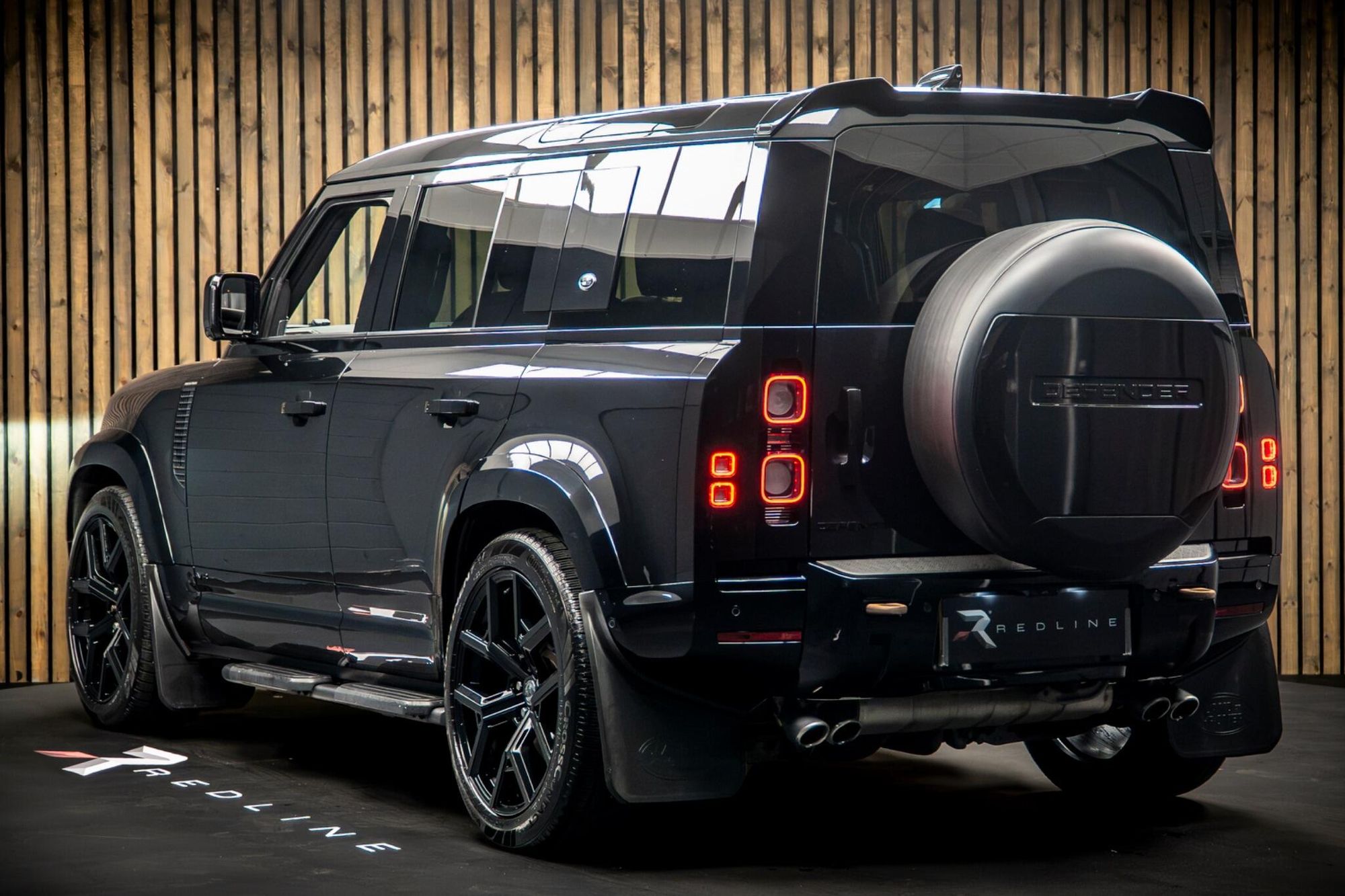 LAND ROVER DEFENDER ESTATE 5.0 P525 V8 110 5dr Auto for sale UK - Slide 3