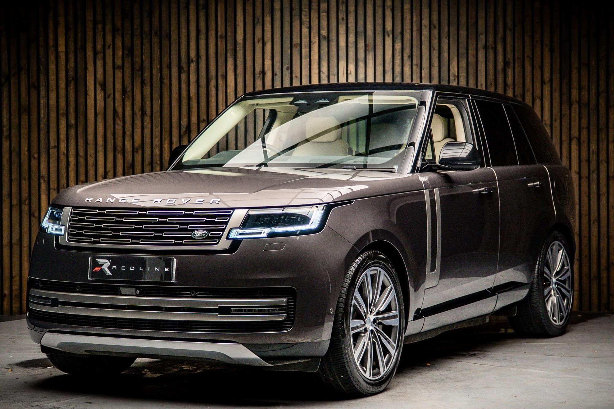 LAND ROVER RANGE ROVER ESTATE 3.0 P440e SE 4dr Auto for sale UK - Slide 8