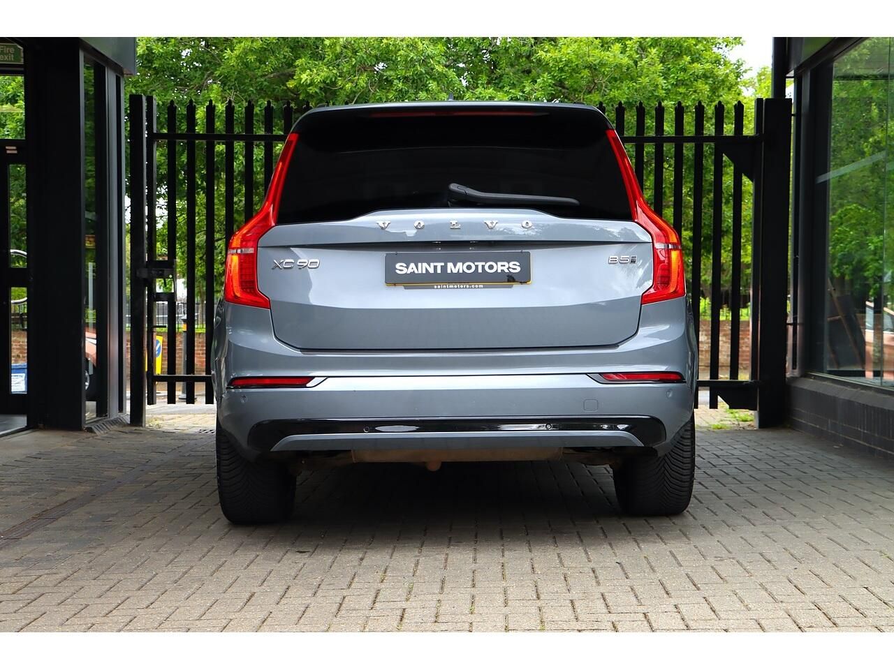 VOLVO XC90 ESTATE 2.0 B6P [300] R DESIGN 5dr AWD Geartronic for sale UK - Slide 5
