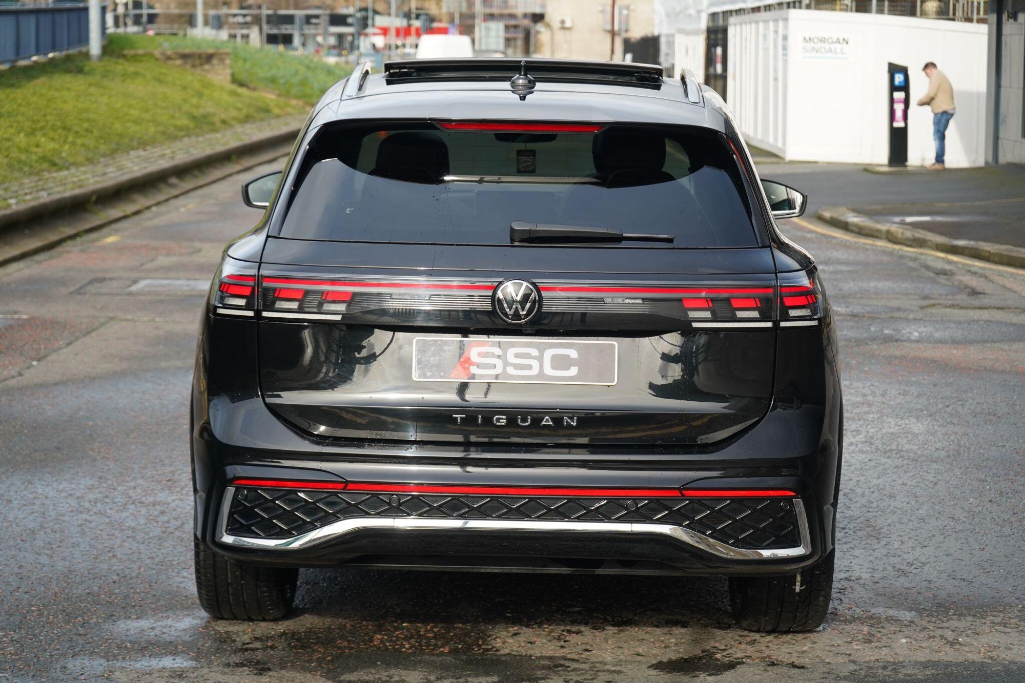 VOLKSWAGEN TIGUAN DIESEL ESTATE 2.0 TDI R-Line 5dr DSG for sale UK - Slide 10