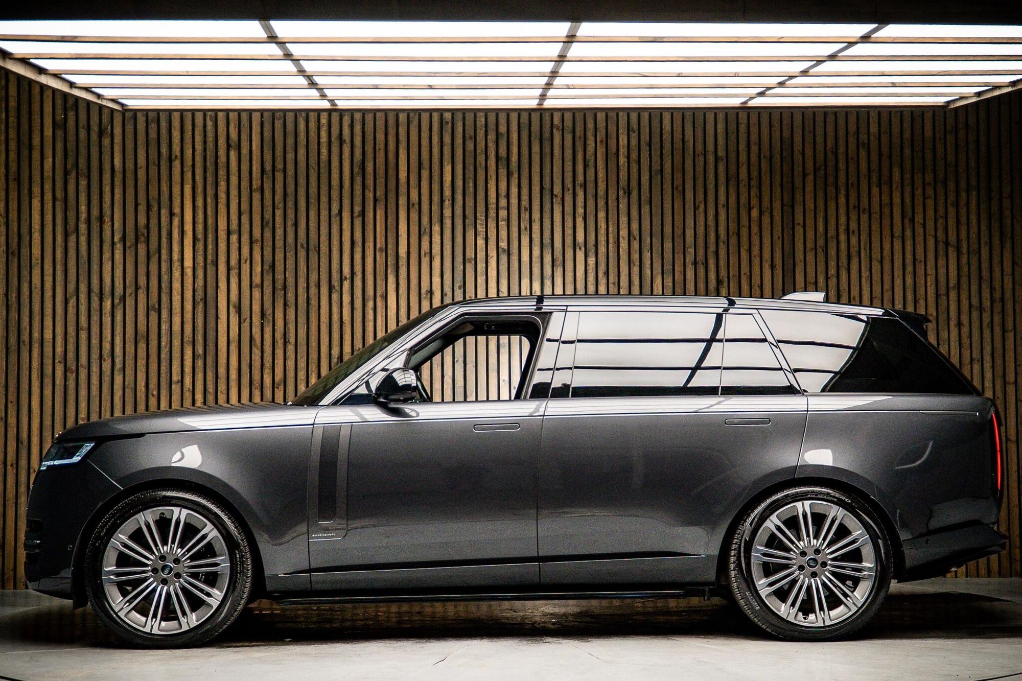 LAND ROVER RANGE ROVER ESTATE 4.4 P530 V8 Autobiography LWB 4dr Auto [7 Seat] for sale UK - Slide 7